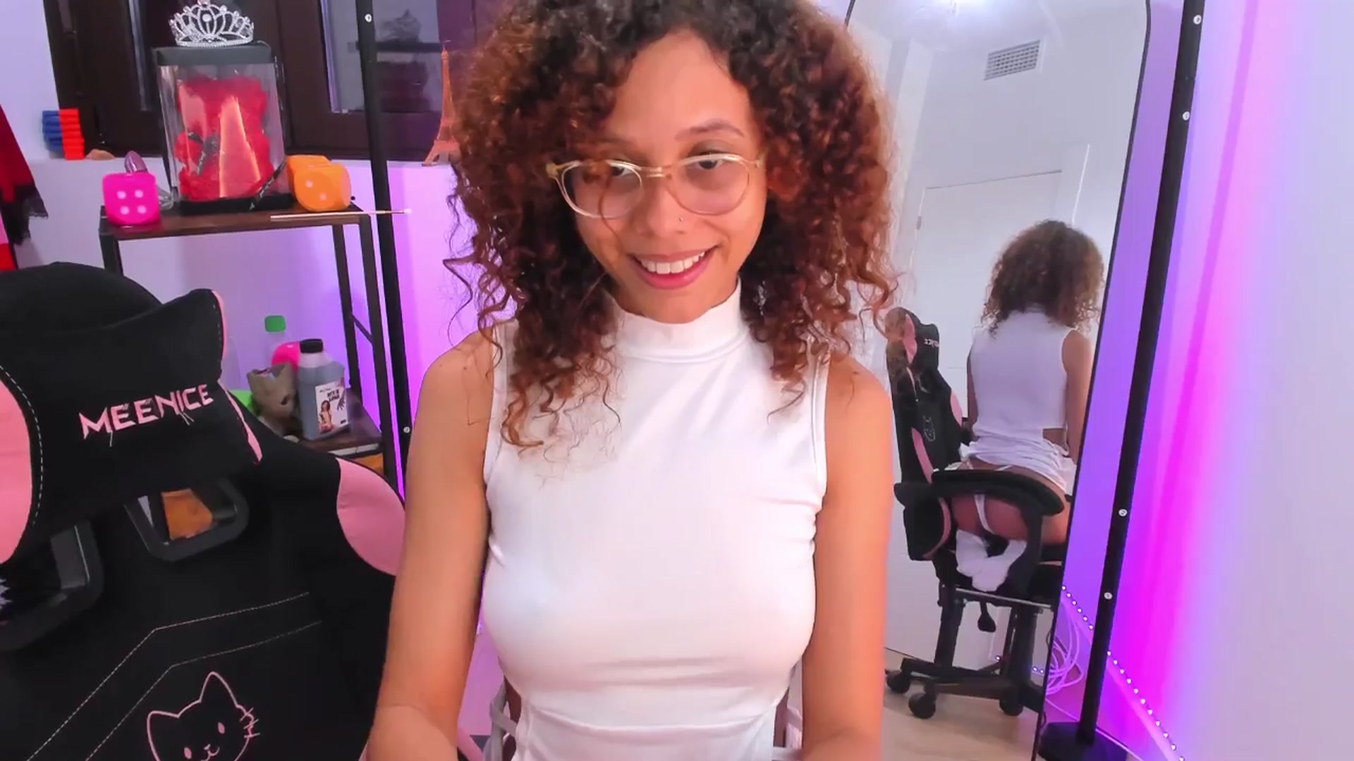 Gallery image thumbnail from pamela_land's myfreecams stream on, 11/06/2025, 07:28 image 17 of 20