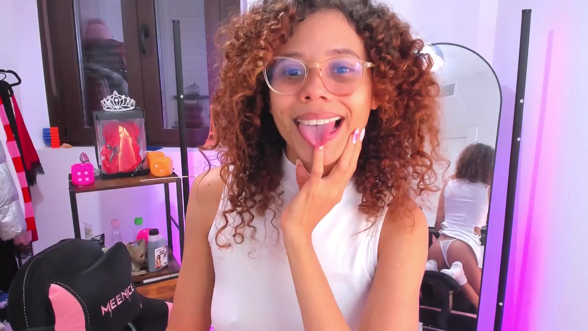 Gallery image thumbnail from pamela_land's myfreecams stream on, 11/06/2025, 07:28 image 10 of 20