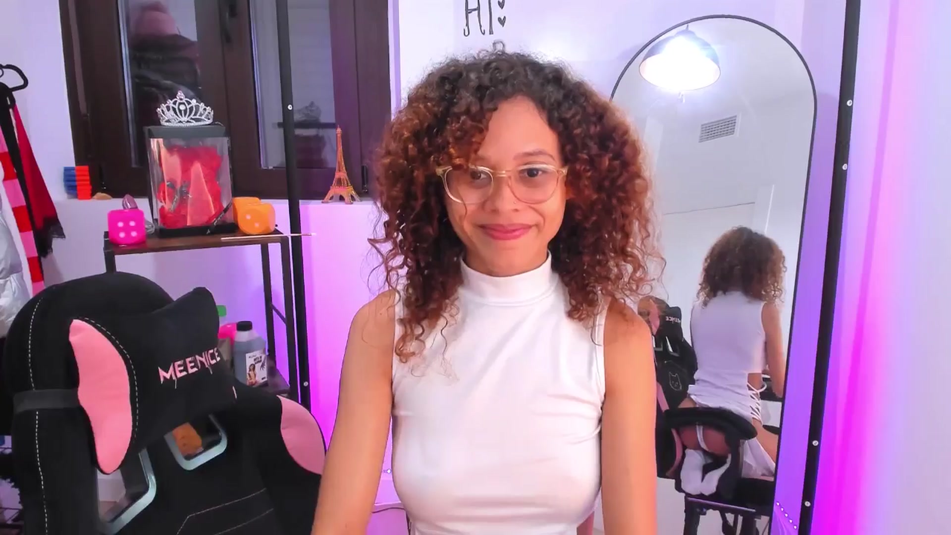 Gallery image thumbnail from pamela_land's myfreecams stream on, 11/06/2025, 07:28 image 8 of 20
