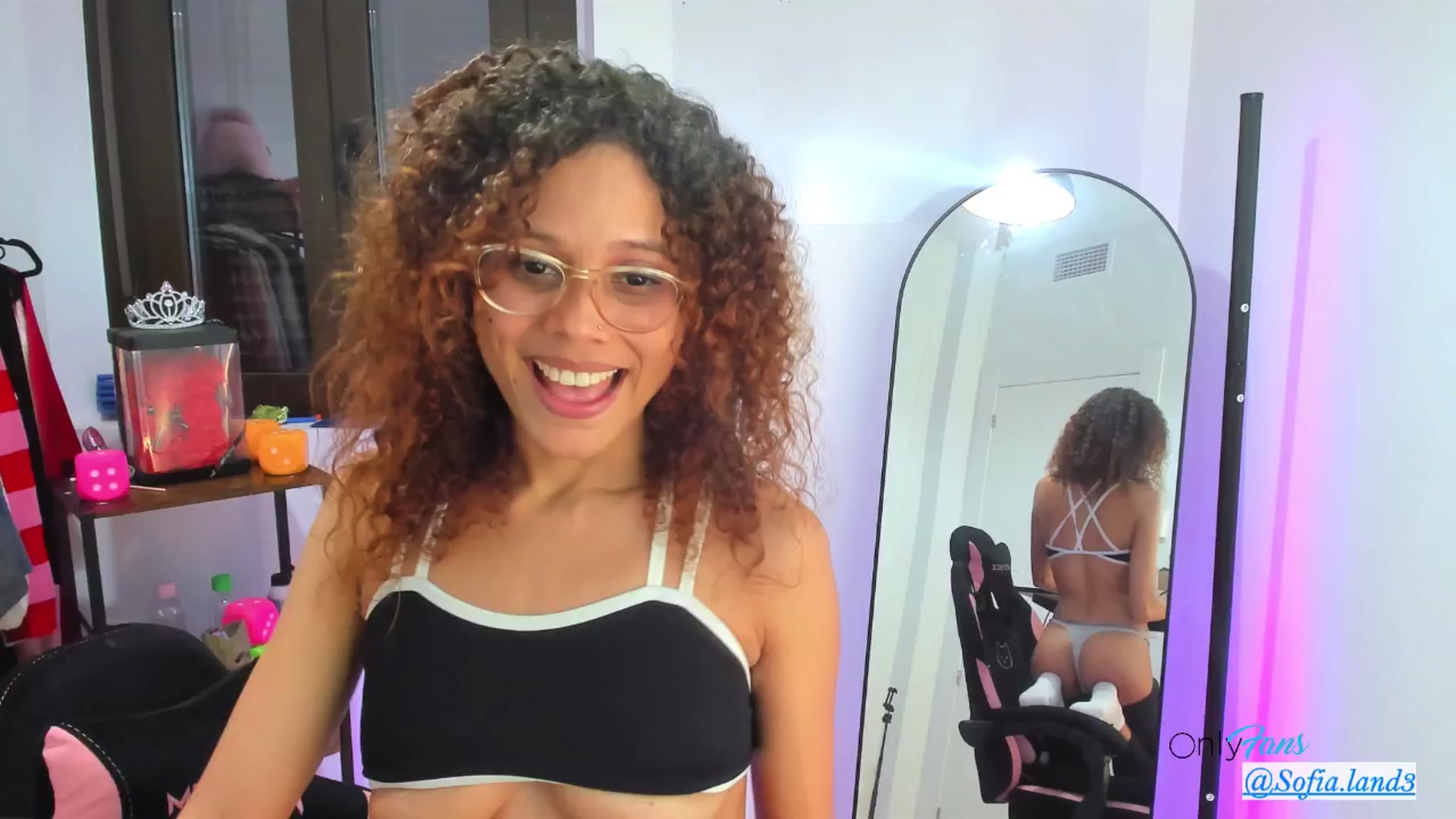 Gallery image thumbnail from pamela_land's myfreecams stream on, 11/10/2025, 18:01 image 12 of 20