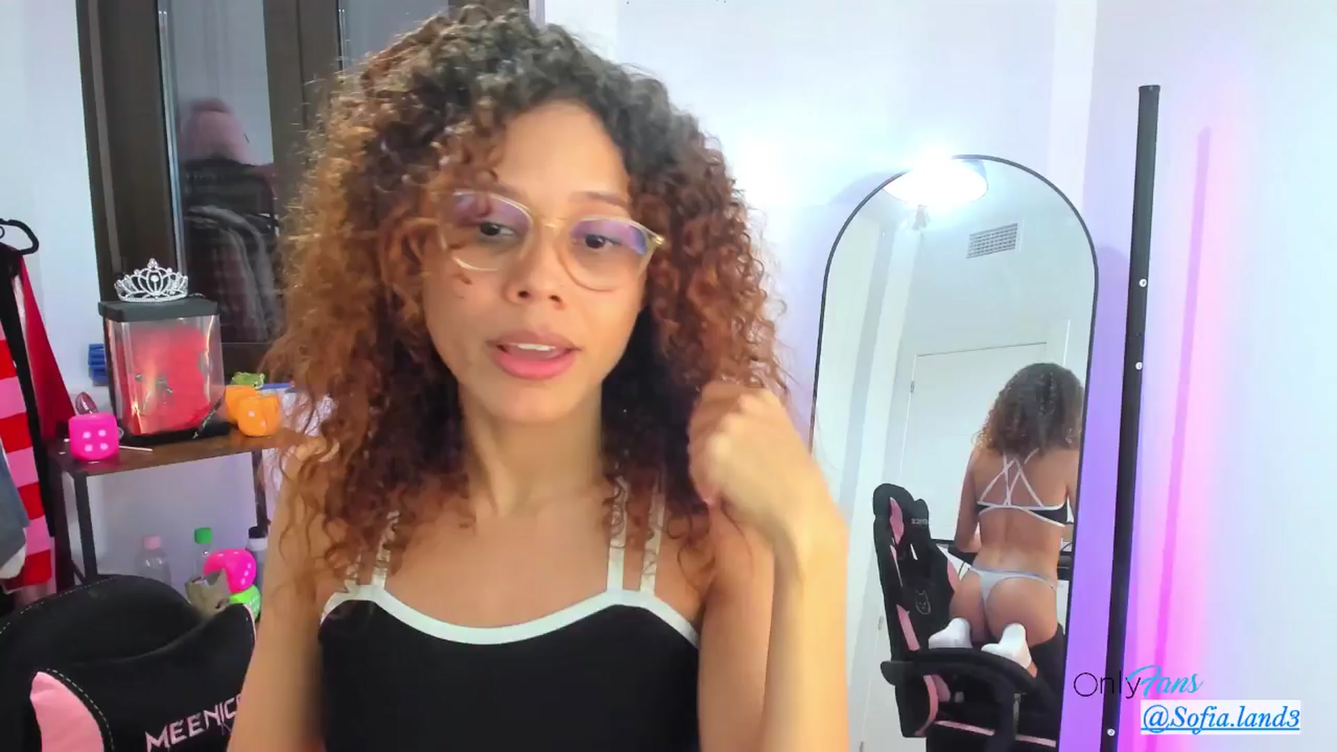 Gallery image thumbnail from pamela_land's myfreecams stream on, 11/10/2025, 18:01 image 13 of 20
