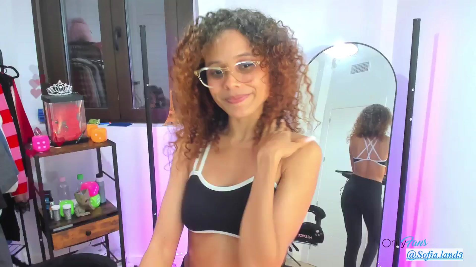 Gallery image thumbnail from pamela_land's myfreecams stream on, 11/10/2025, 18:01 image 19 of 20