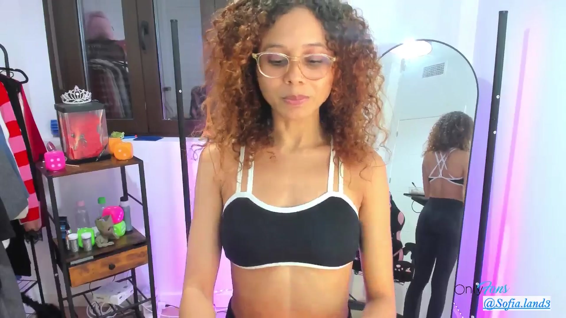 Gallery image thumbnail from pamela_land's myfreecams stream on, 11/10/2025, 18:01 image 20 of 20