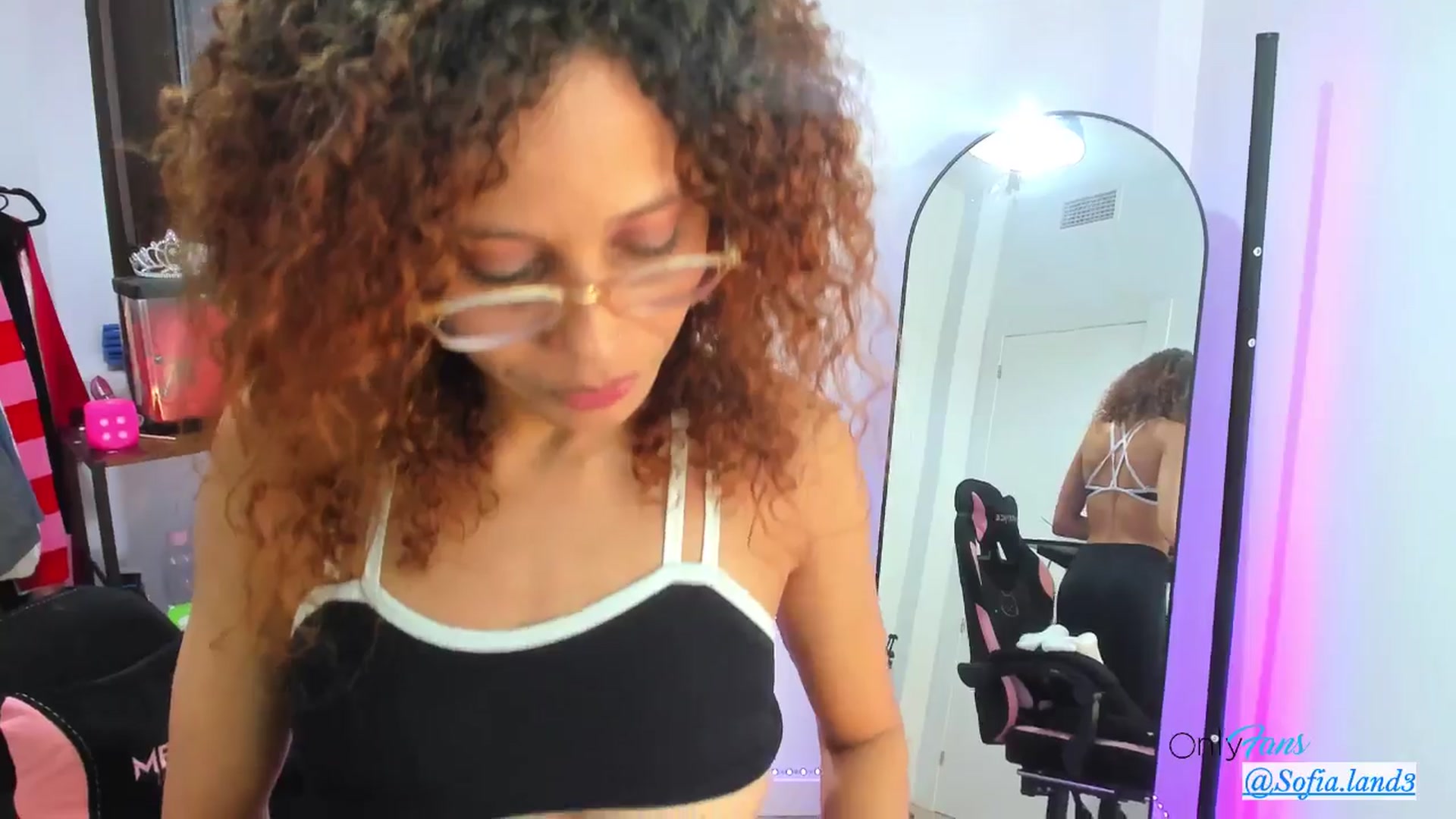 Gallery image thumbnail from pamela_land's myfreecams stream on, 11/10/2025, 19:09 image 9 of 20