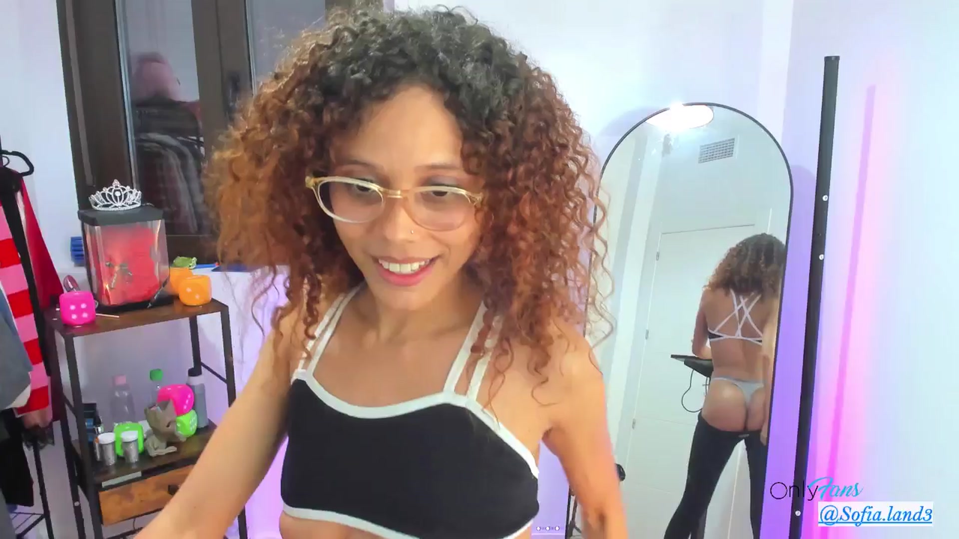 Gallery image thumbnail from pamela_land's myfreecams stream on, 11/10/2025, 19:09 image 14 of 20