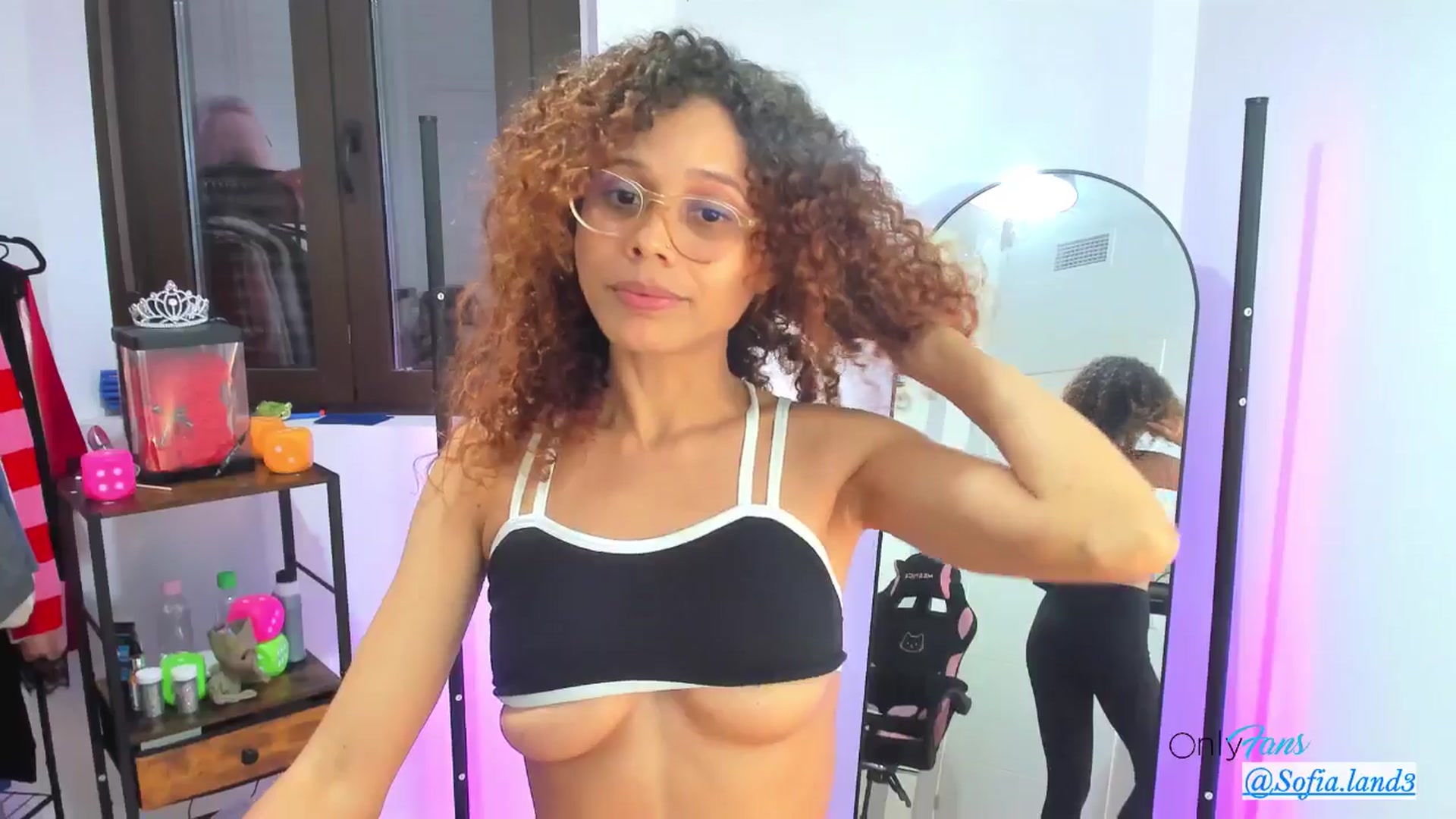 Gallery image thumbnail from pamela_land's myfreecams stream on, 11/10/2025, 19:09 image 6 of 20