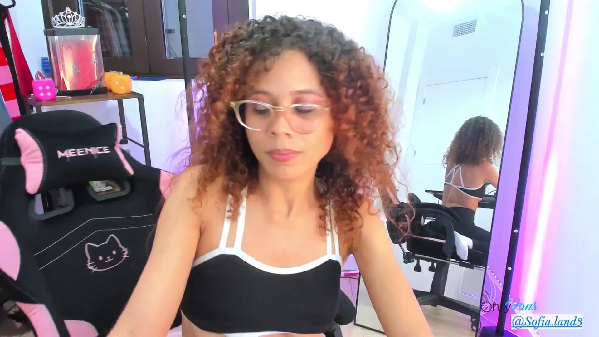 Gallery image thumbnail from pamela_land's myfreecams stream on, 11/10/2025, 21:33 image 8 of 20
