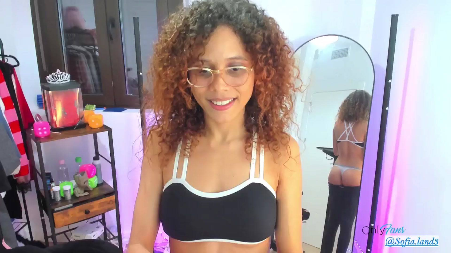 Gallery image thumbnail from pamela_land's myfreecams stream on, 11/10/2025, 21:33 image 6 of 20