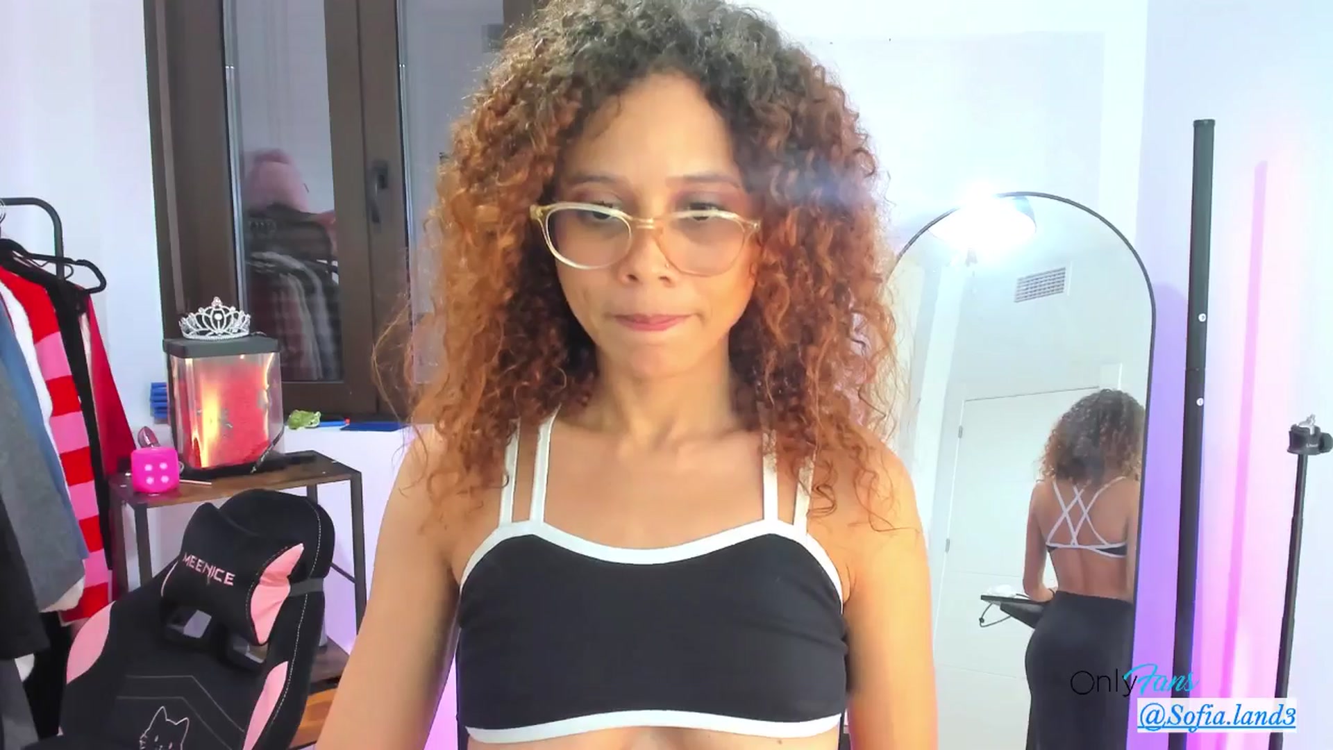 Gallery image thumbnail from pamela_land's myfreecams stream on, 11/10/2025, 21:33 image 13 of 20