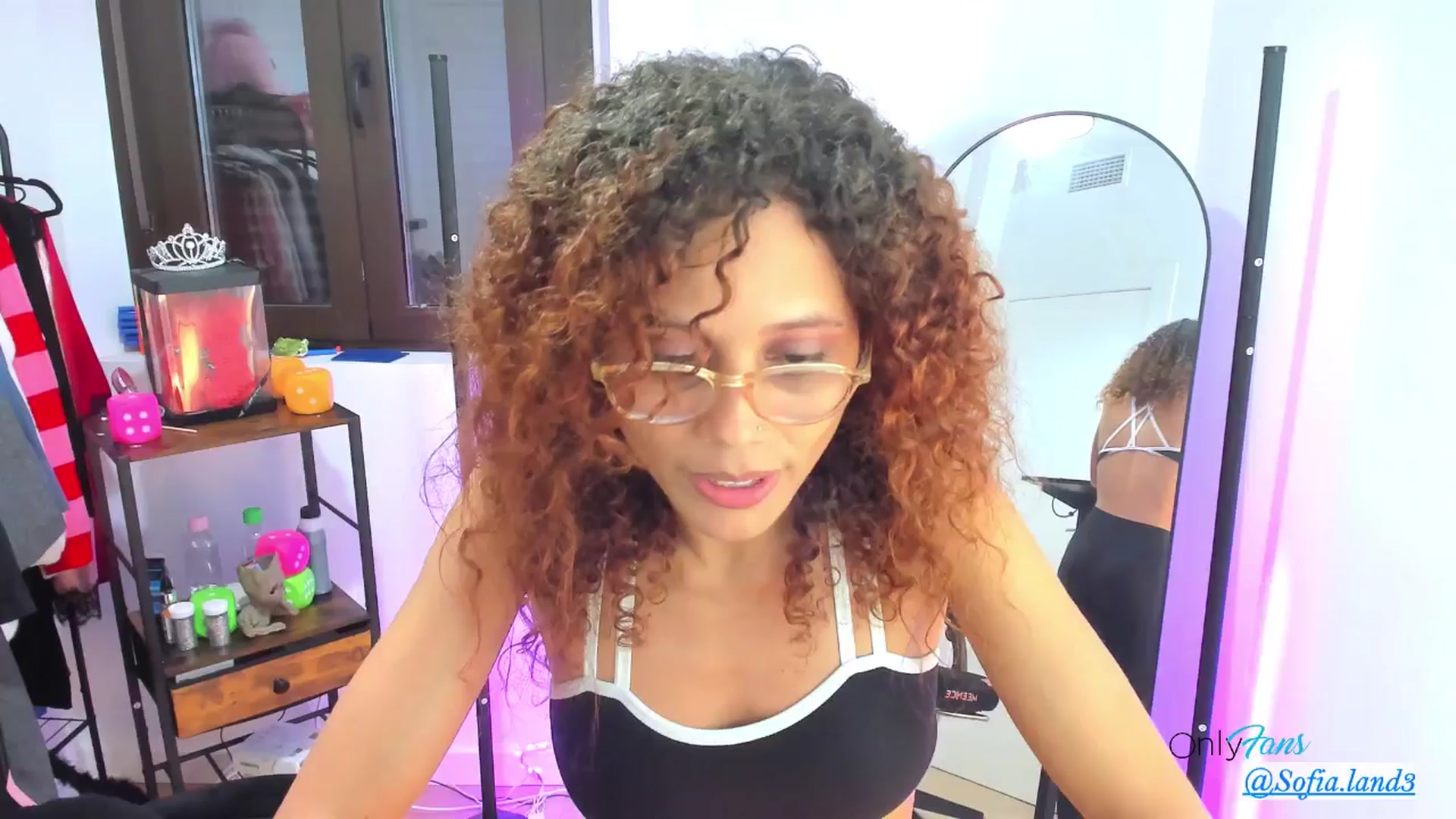 Gallery image thumbnail from pamela_land's myfreecams stream on, 11/10/2025, 21:33 image 5 of 20