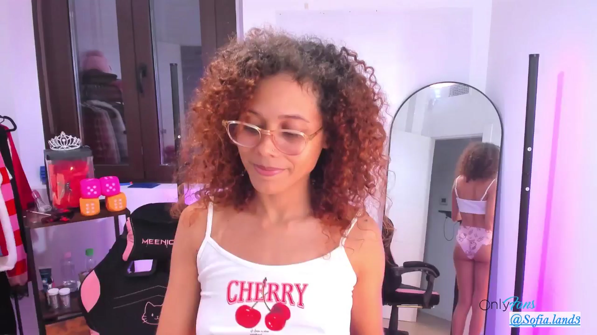 Gallery image thumbnail from pamela_land's myfreecams stream on, 11/16/2025, 12:28 image 1 of 20