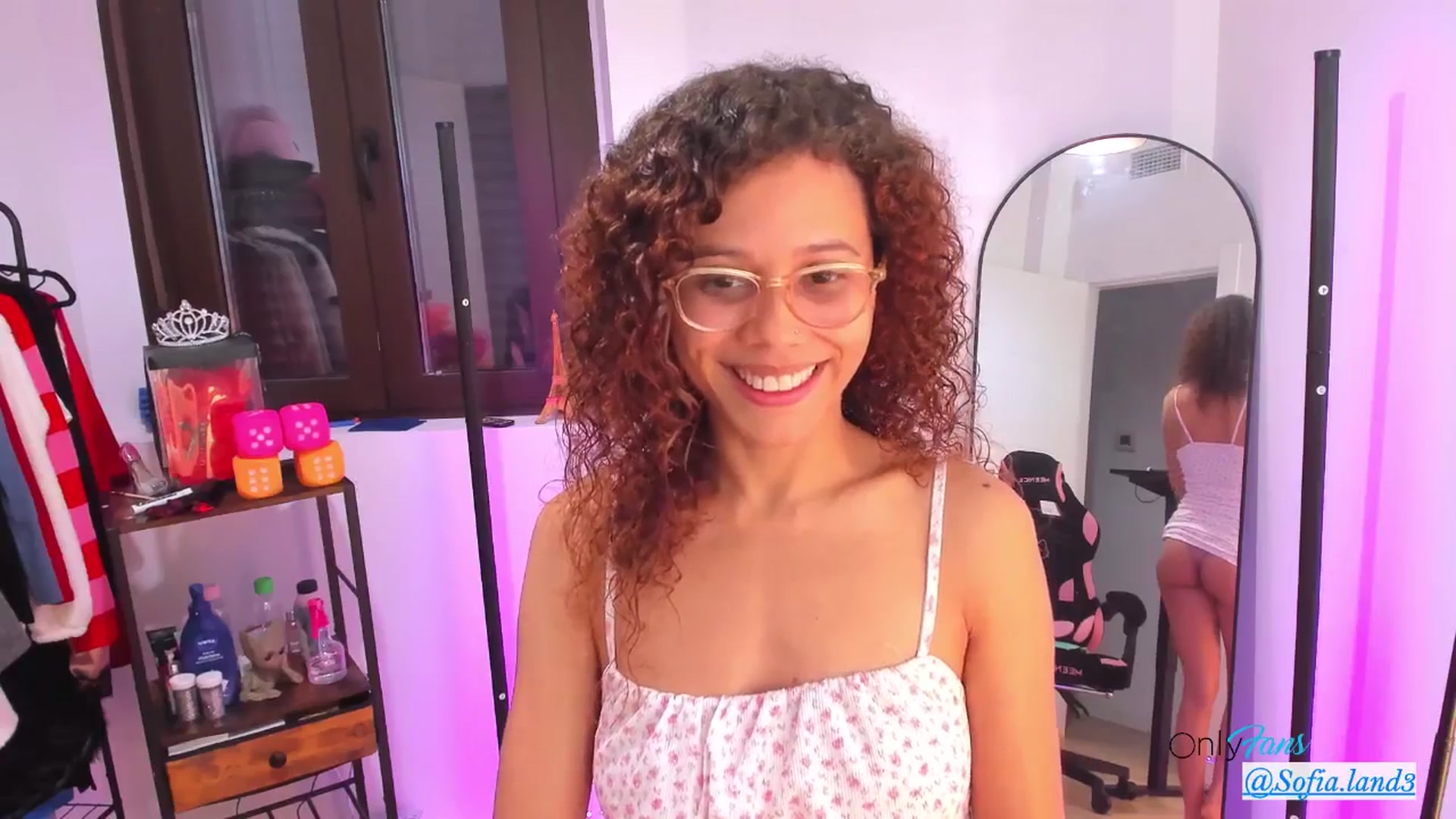 Gallery image thumbnail from pamela_land's myfreecams stream on, 11/17/2025, 09:27 image 6 of 20