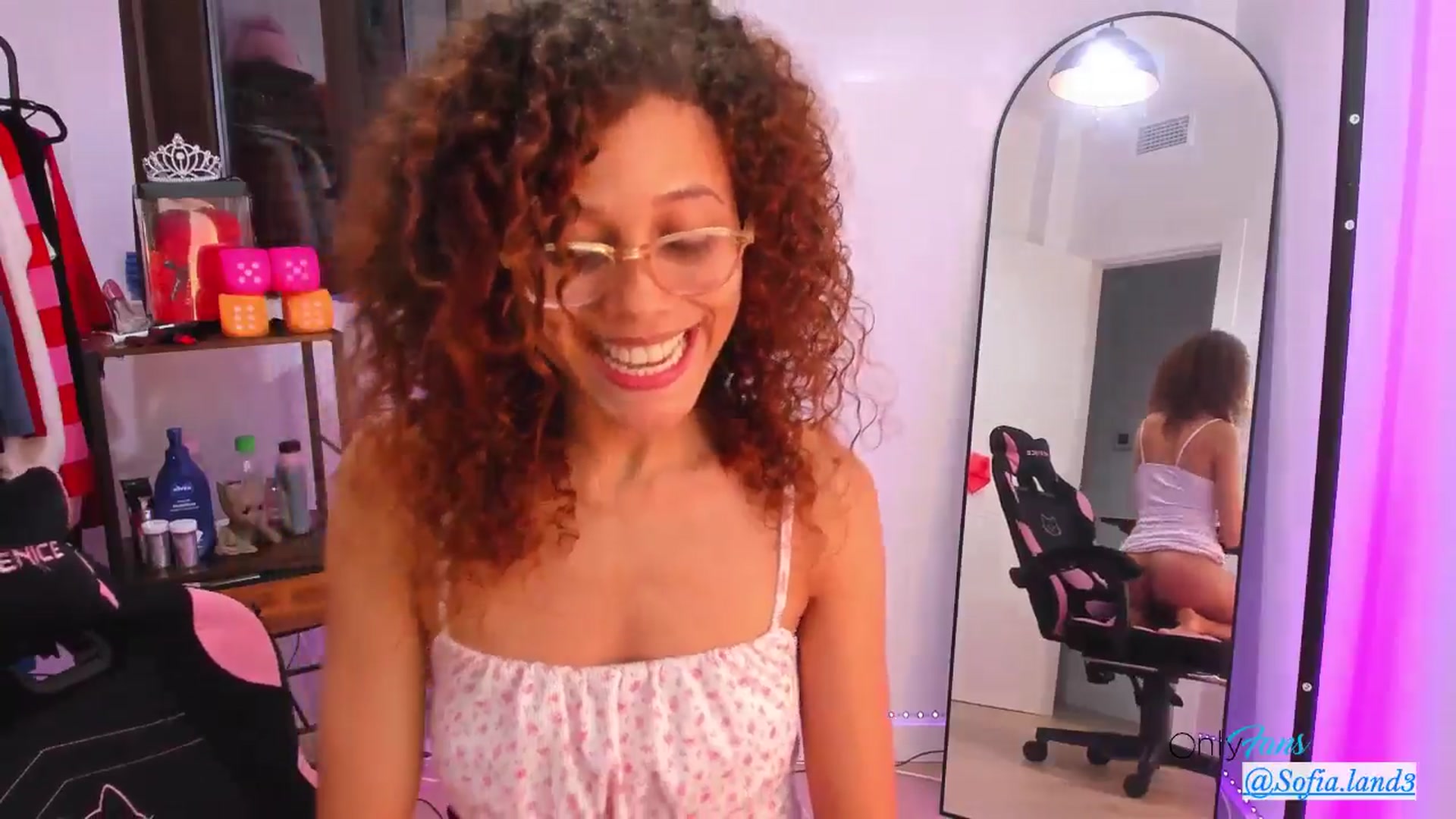 Gallery image thumbnail from pamela_land's myfreecams stream on, 11/17/2025, 09:27 image 17 of 20