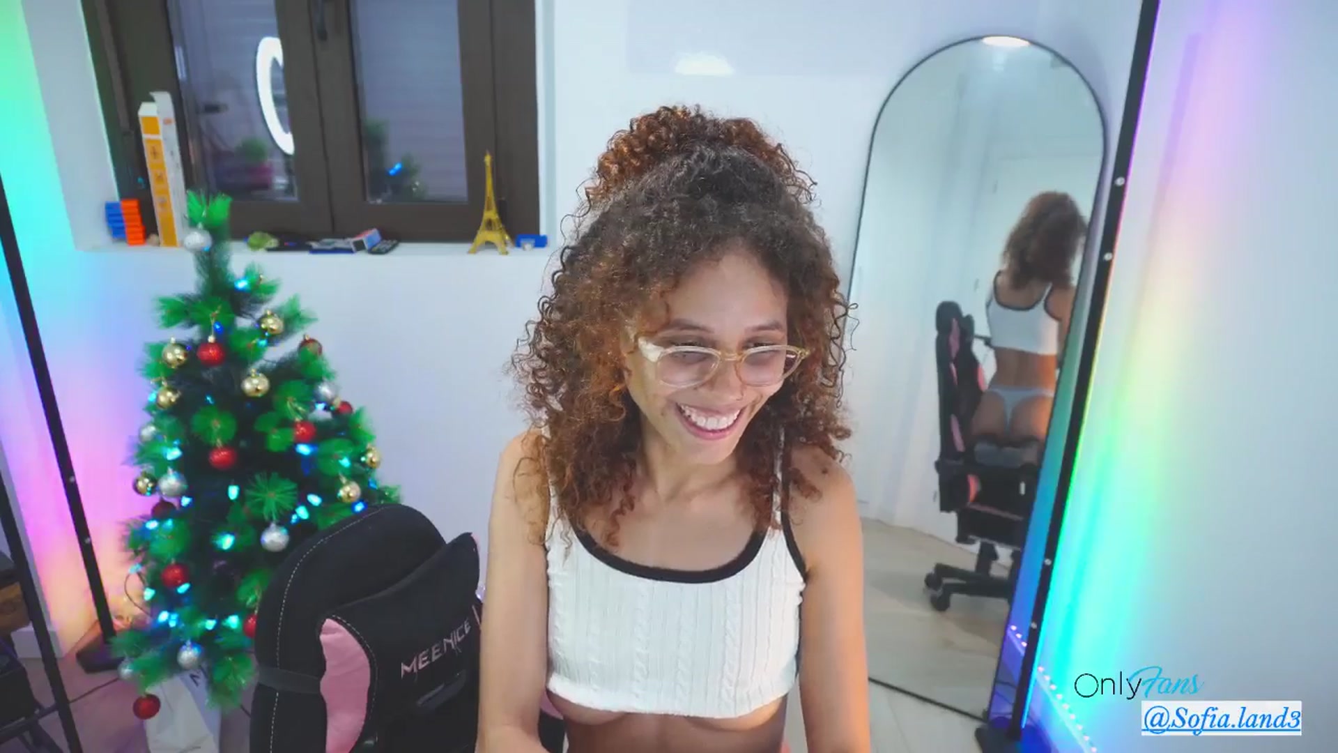 Gallery image thumbnail from pamela_land's myfreecams stream on, 12/10/2025, 06:32 image 19 of 20