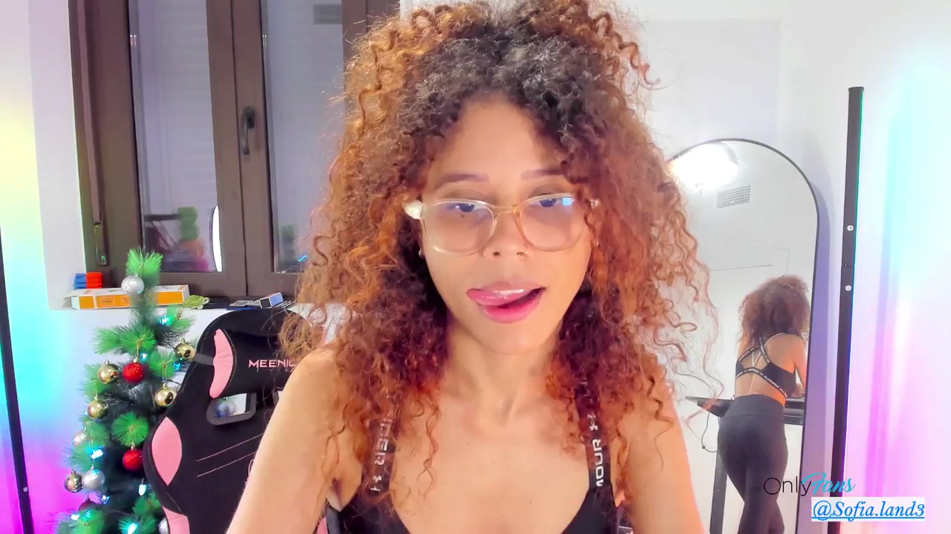 Gallery image thumbnail from pamela_land's myfreecams stream on, 12/16/2025, 10:25 image 7 of 20