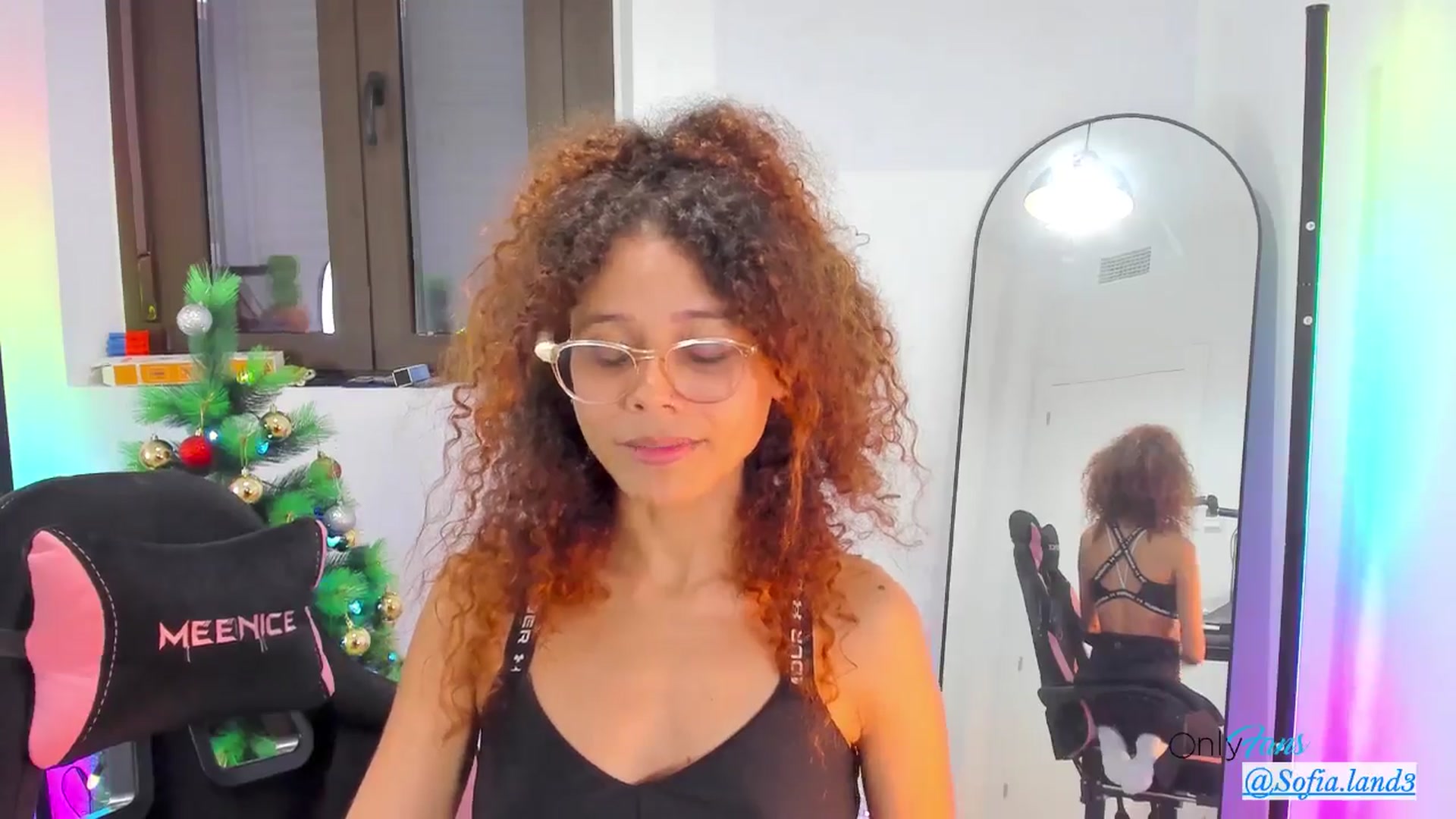 Gallery image thumbnail from pamela_land's myfreecams stream on, 12/16/2025, 10:25 image 15 of 20