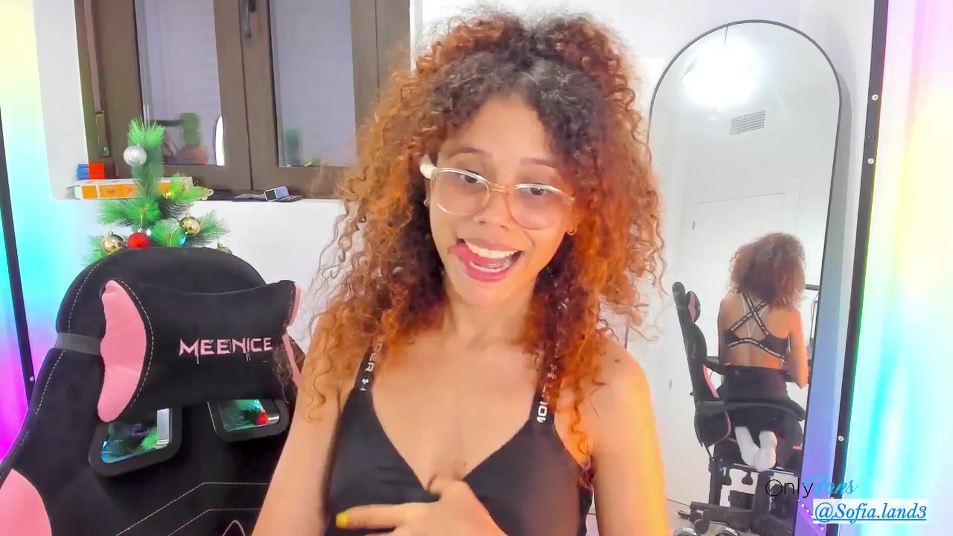 Gallery image thumbnail from pamela_land's myfreecams stream on, 12/16/2025, 10:25 image 16 of 20