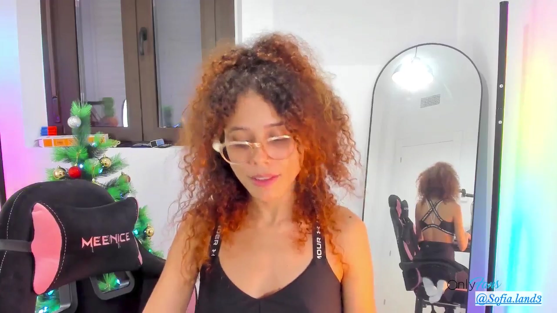 Gallery image thumbnail from pamela_land's myfreecams stream on, 12/16/2025, 10:25 image 14 of 20