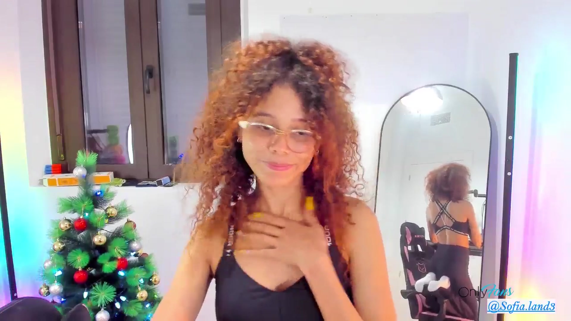 Gallery image thumbnail from pamela_land's myfreecams stream on, 12/16/2025, 10:25 image 10 of 20
