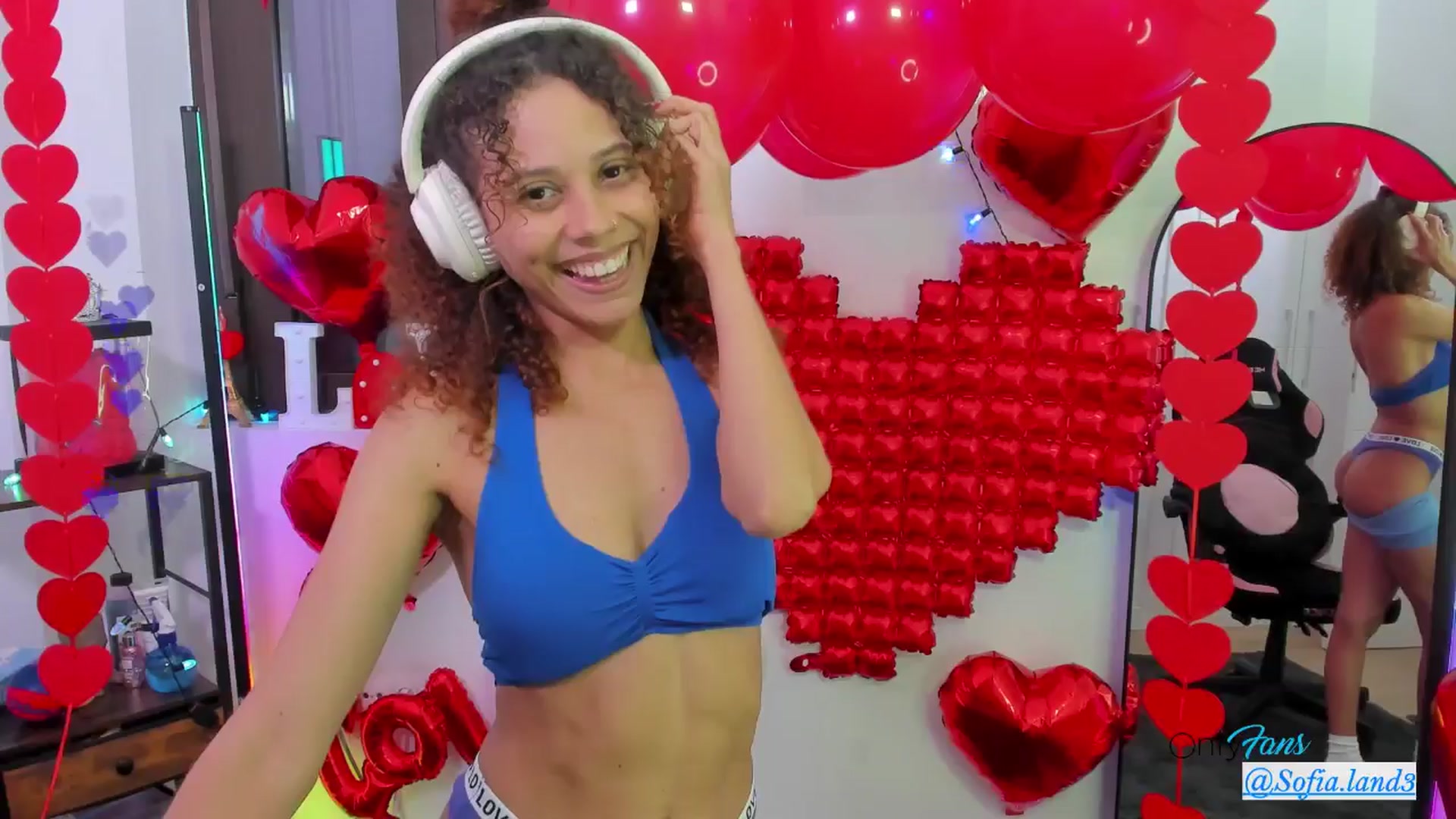 Gallery image thumbnail from pamela_land's myfreecams stream on, 02/18/2026, 21:33 image 6 of 20
