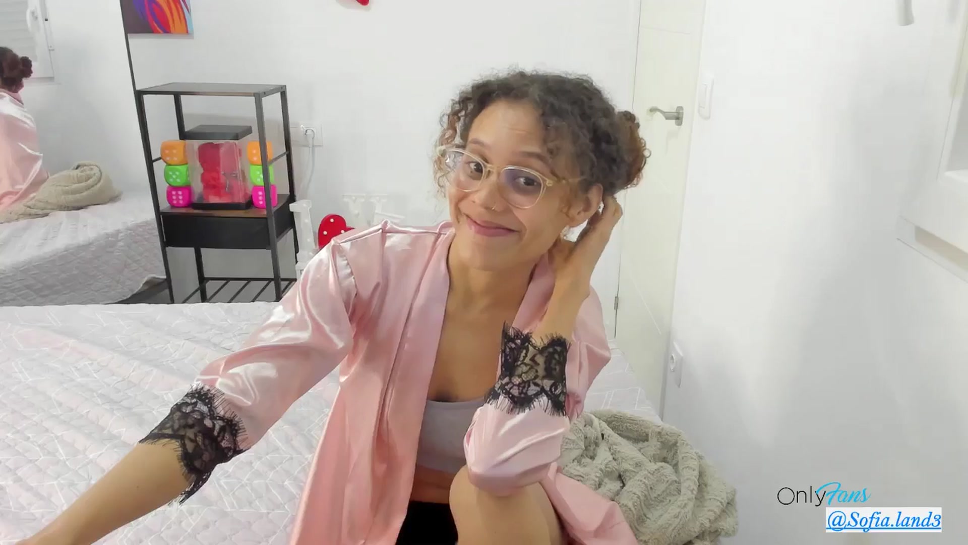 Gallery image thumbnail from pamela_land's myfreecams stream on, 03/16/2026, 24:02 image 9 of 20