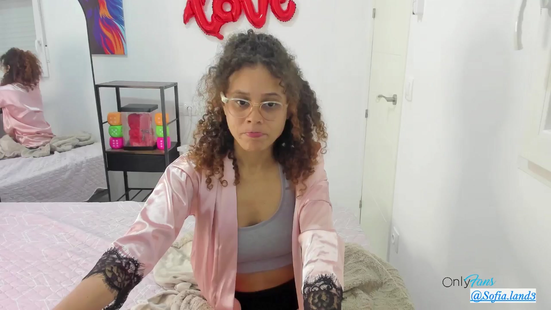 Gallery image thumbnail from pamela_land's myfreecams stream on, 03/16/2026, 24:02 image 7 of 20