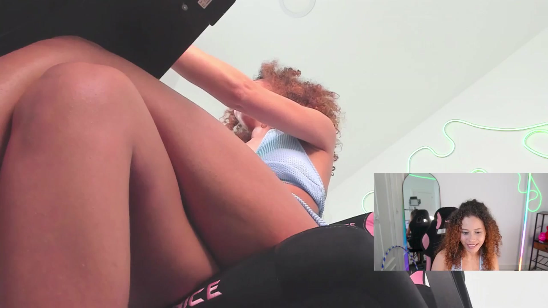 Gallery image thumbnail from pamela_land's myfreecams stream on, 04/04/2026, 01:57 image 2 of 20