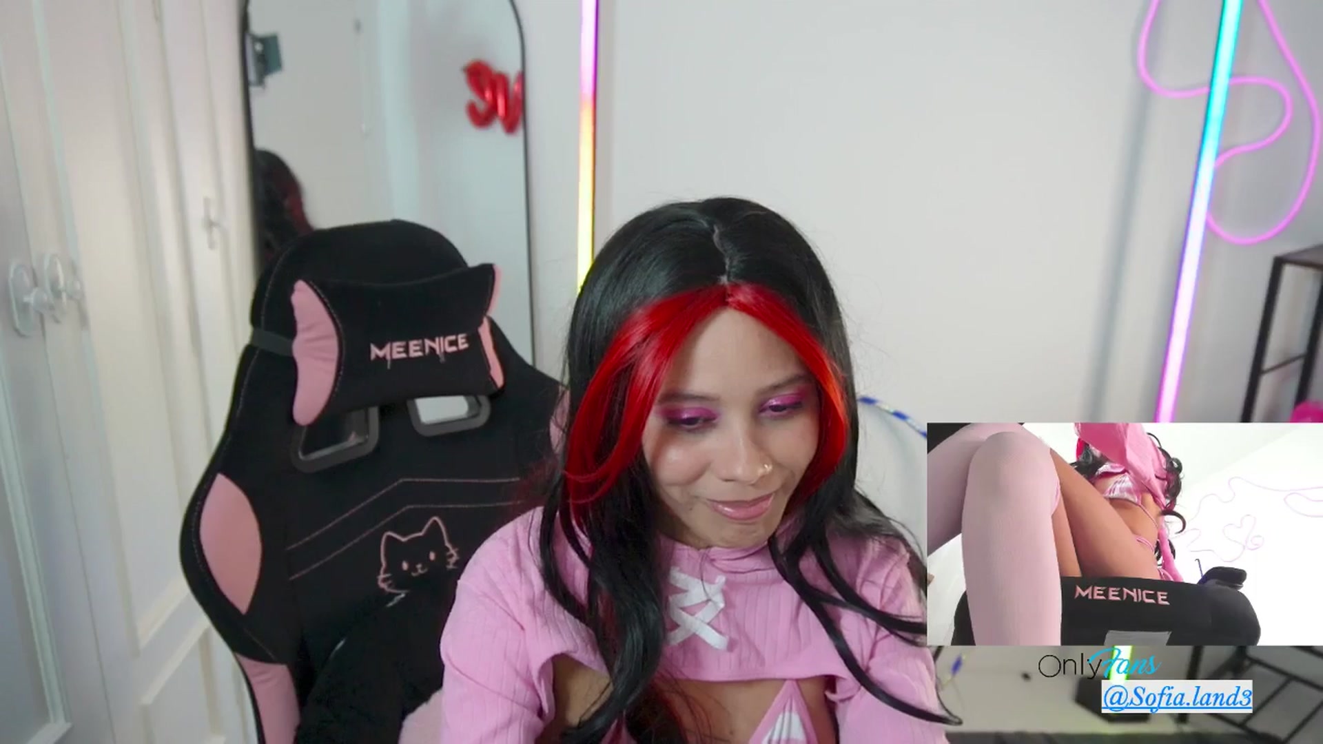Gallery image thumbnail from pamela_land's myfreecams stream on, 04/05/2026, 20:30 image 2 of 20