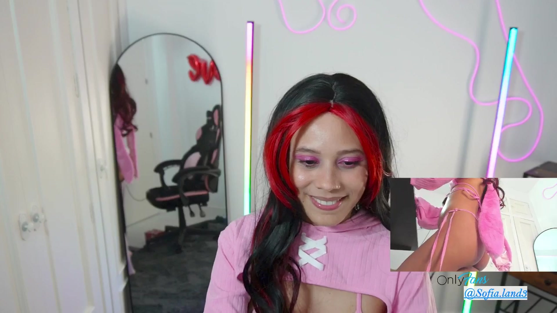 Gallery image thumbnail from pamela_land's myfreecams stream on, 04/06/2026, 24:00 image 10 of 20
