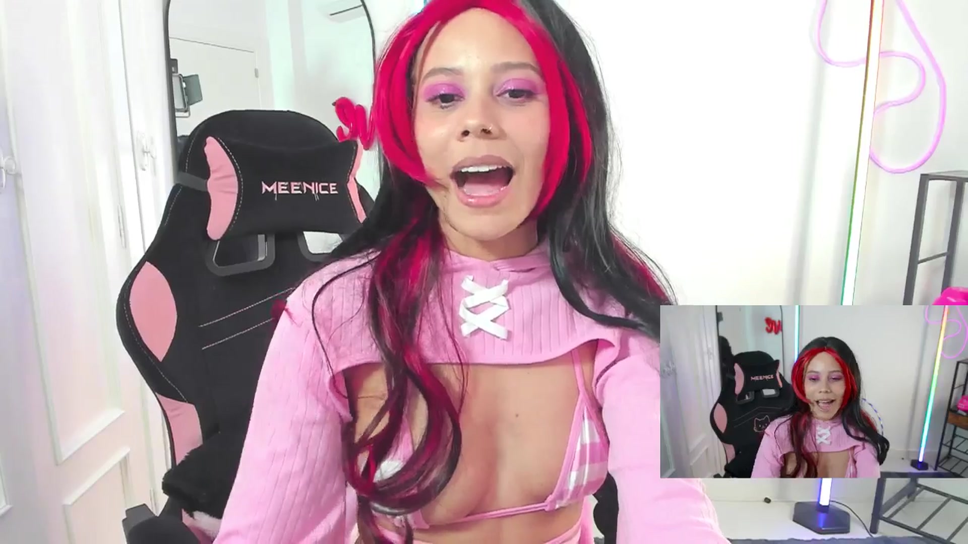 Gallery image thumbnail from pamela_land's myfreecams stream on, 04/06/2026, 24:00 image 6 of 20