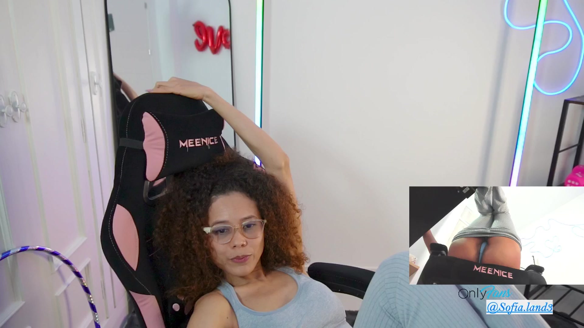 Gallery image thumbnail from pamela_land's myfreecams stream on, 04/07/2026, 05:44 image 5 of 20