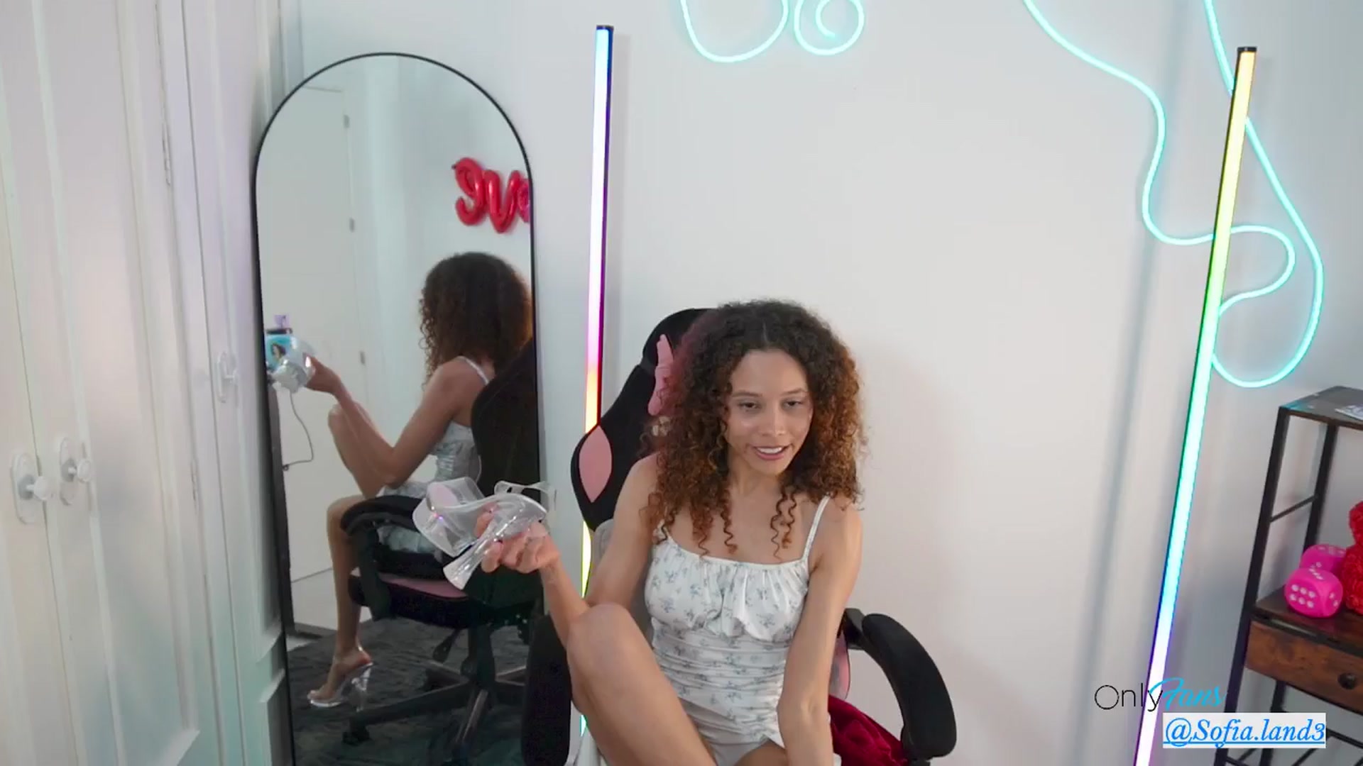 Gallery image thumbnail from pamela_land's myfreecams stream on, 04/12/2026, 20:04 image 1 of 20