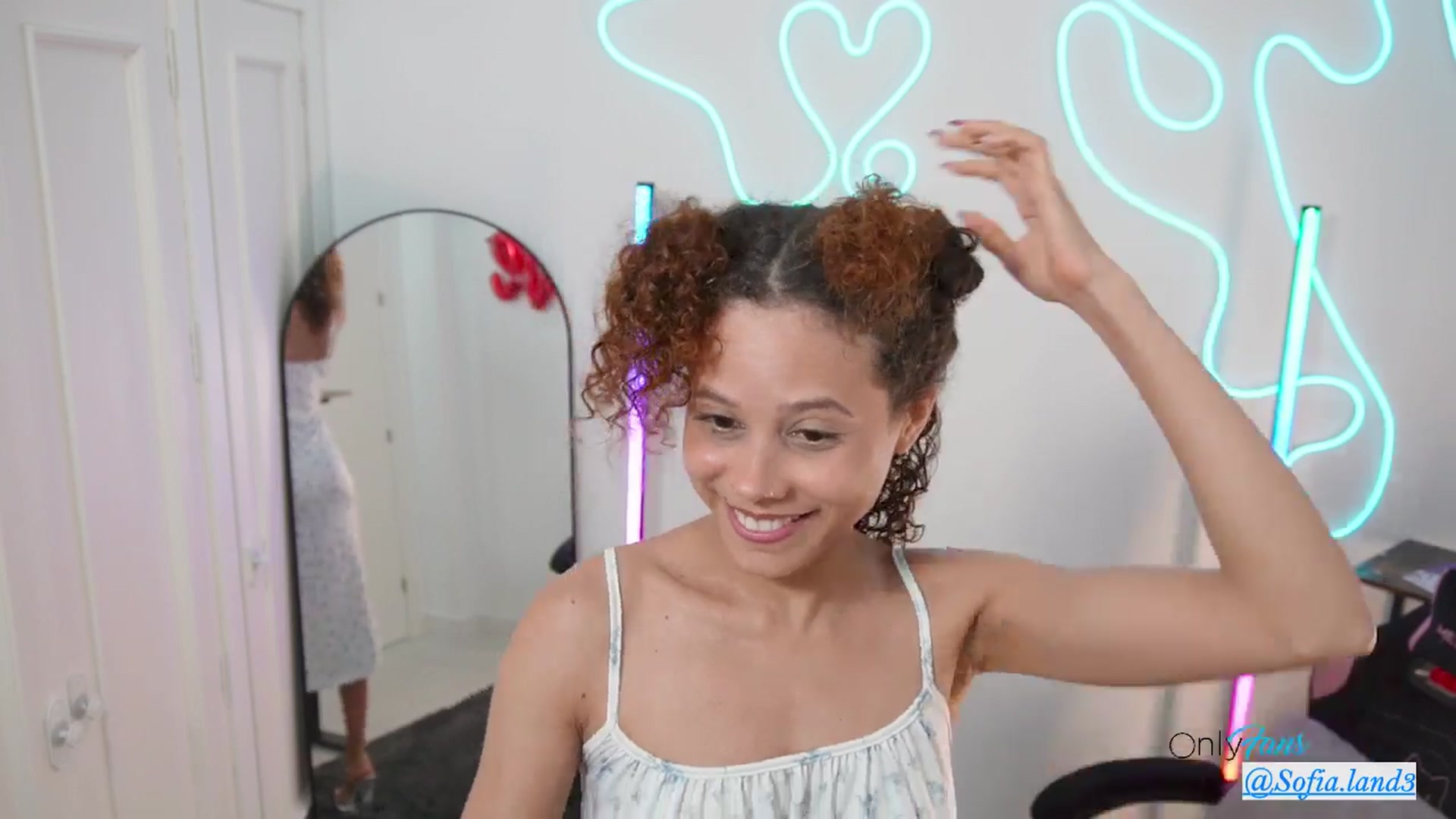 Gallery image thumbnail from pamela_land's myfreecams stream on, 04/12/2026, 20:04 image 2 of 20