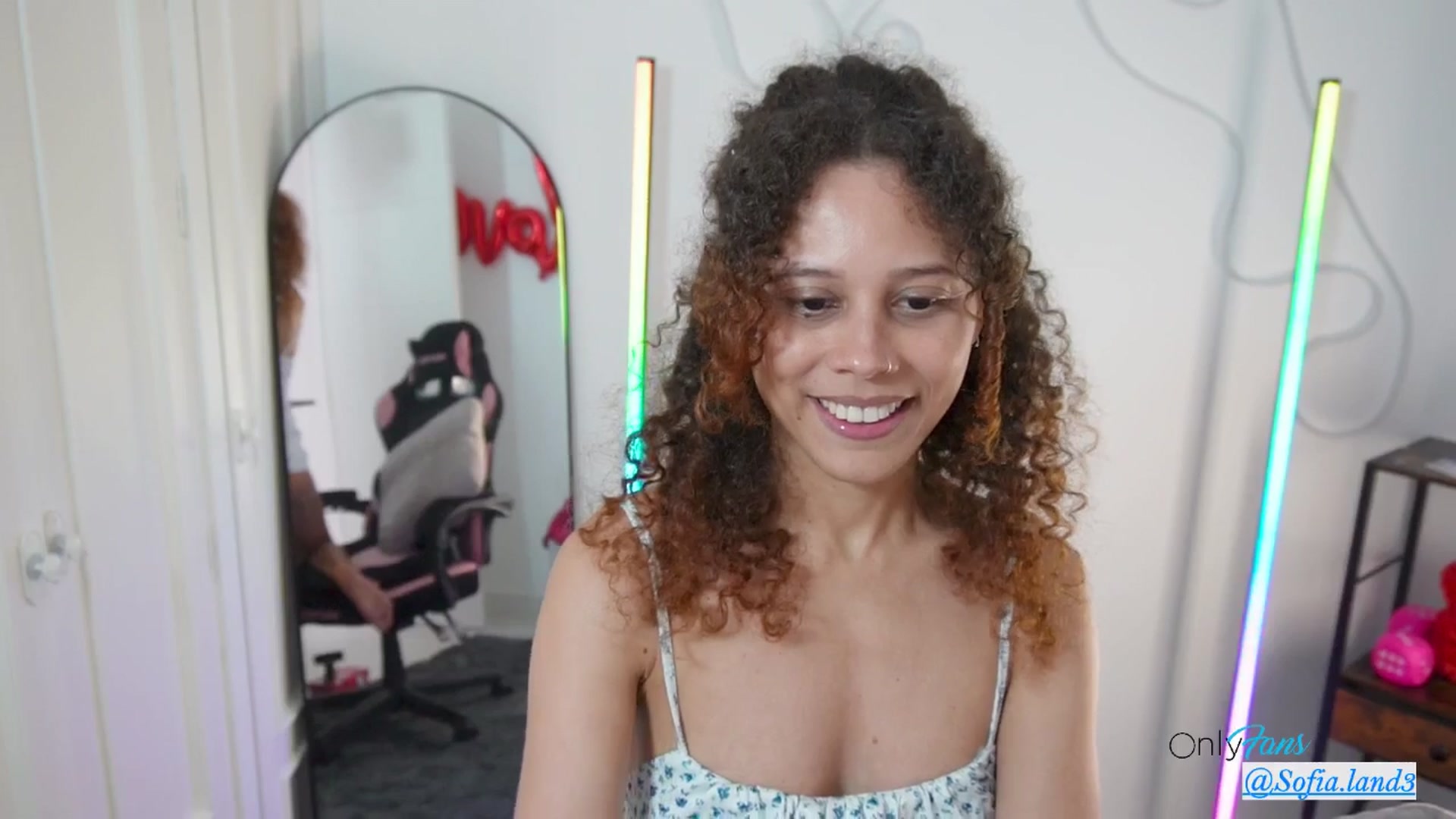 Gallery image thumbnail from pamela_land's myfreecams stream on, 04/16/2026, 16:29 image 16 of 20