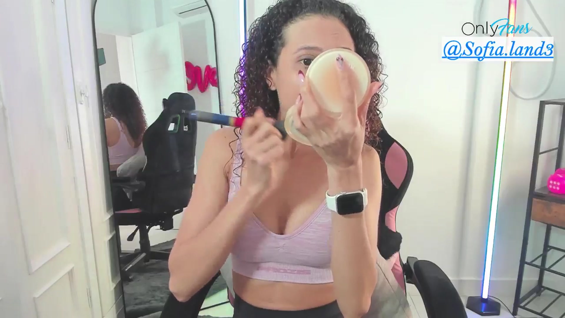 Gallery image thumbnail from pamela_land's myfreecams stream on, 04/17/2026, 16:17 image 2 of 20