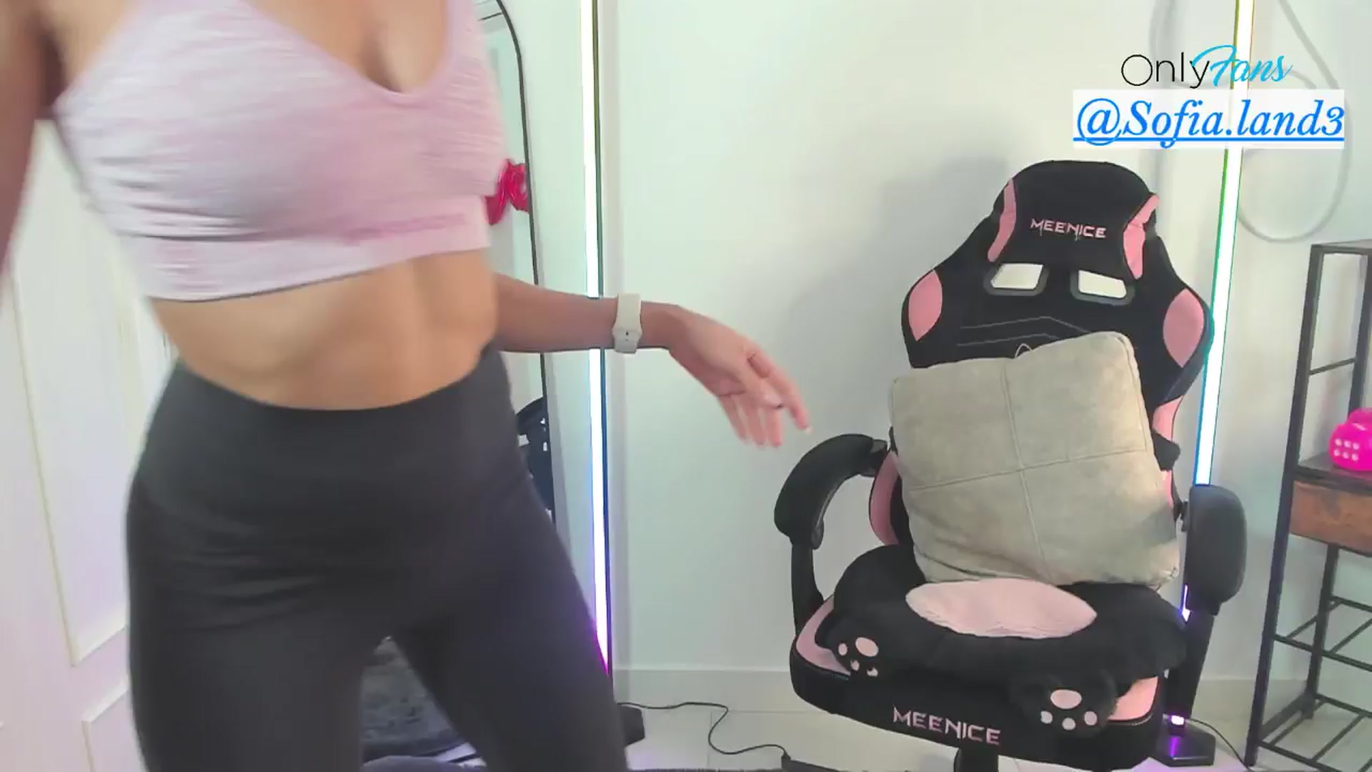 Gallery image thumbnail from pamela_land's myfreecams stream on, 04/17/2026, 16:17 image 1 of 20