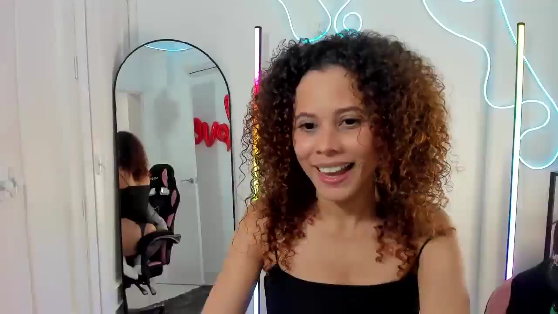 Gallery image thumbnail from pamela_land's myfreecams stream on, 04/19/2026, 01:43 image 3 of 20