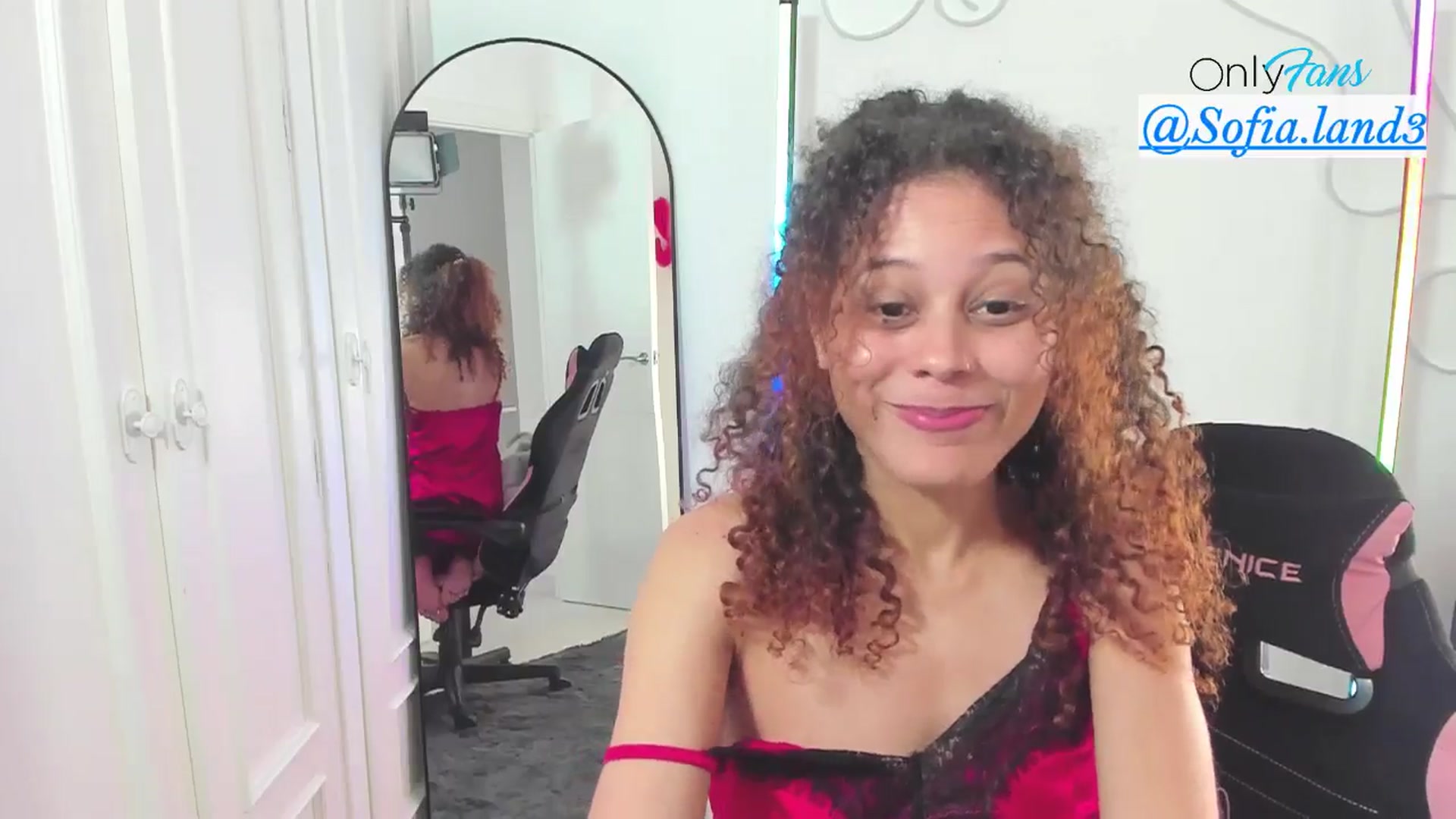 Gallery image thumbnail from pamela_land's myfreecams stream on, 04/25/2026, 08:39 image 7 of 20