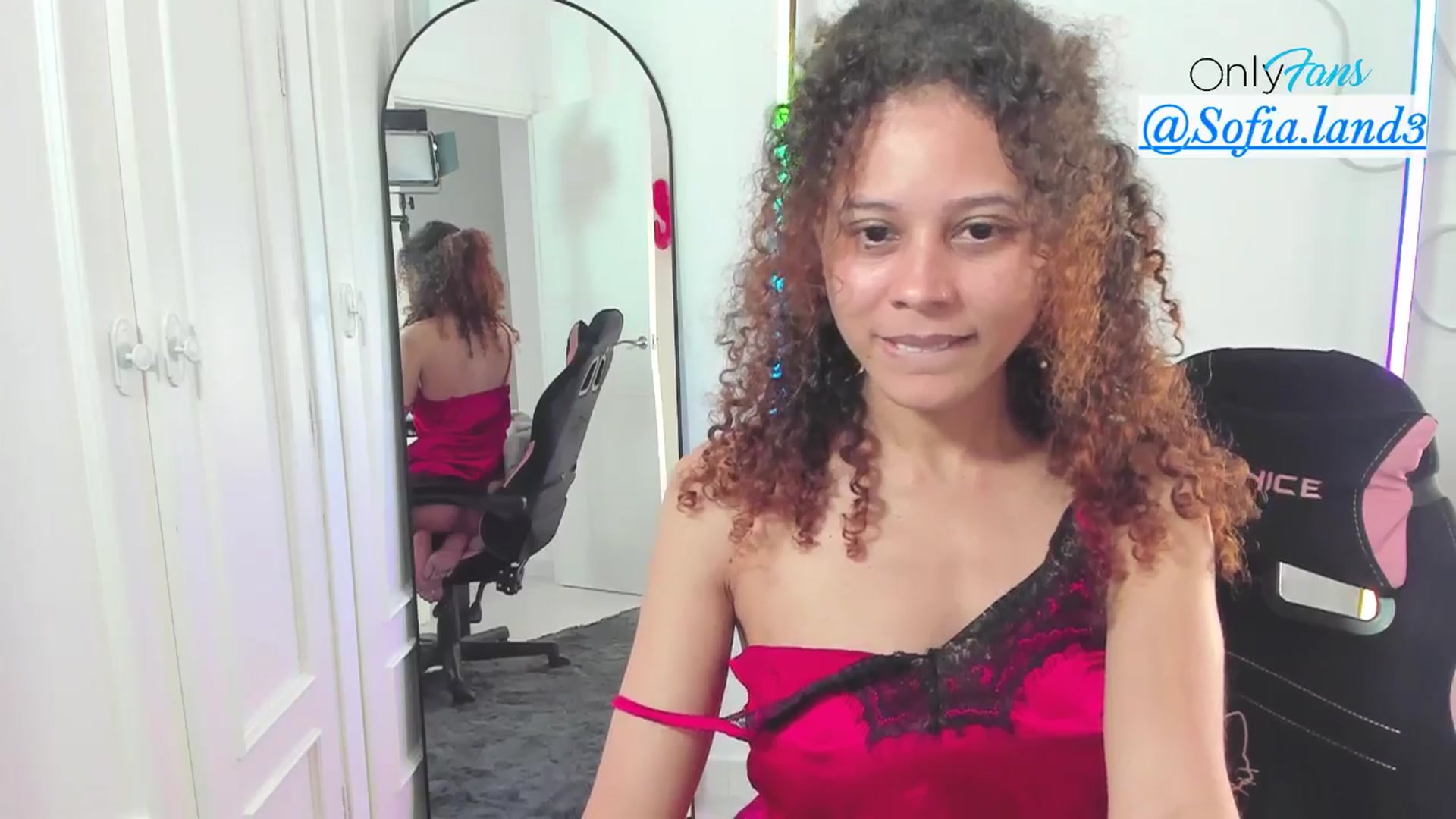 Gallery image thumbnail from pamela_land's myfreecams stream on, 04/25/2026, 08:39 image 9 of 20