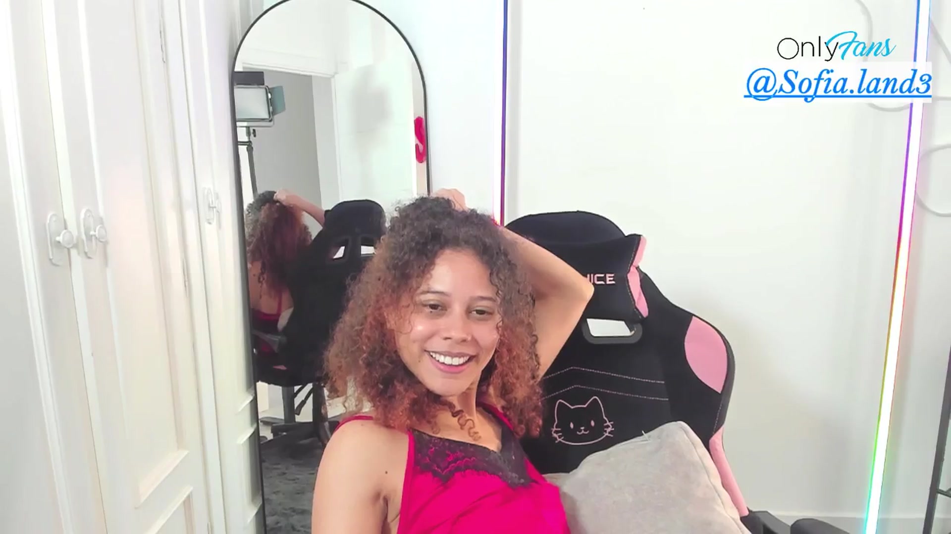 Gallery image thumbnail from pamela_land's myfreecams stream on, 04/25/2026, 08:39 image 11 of 20