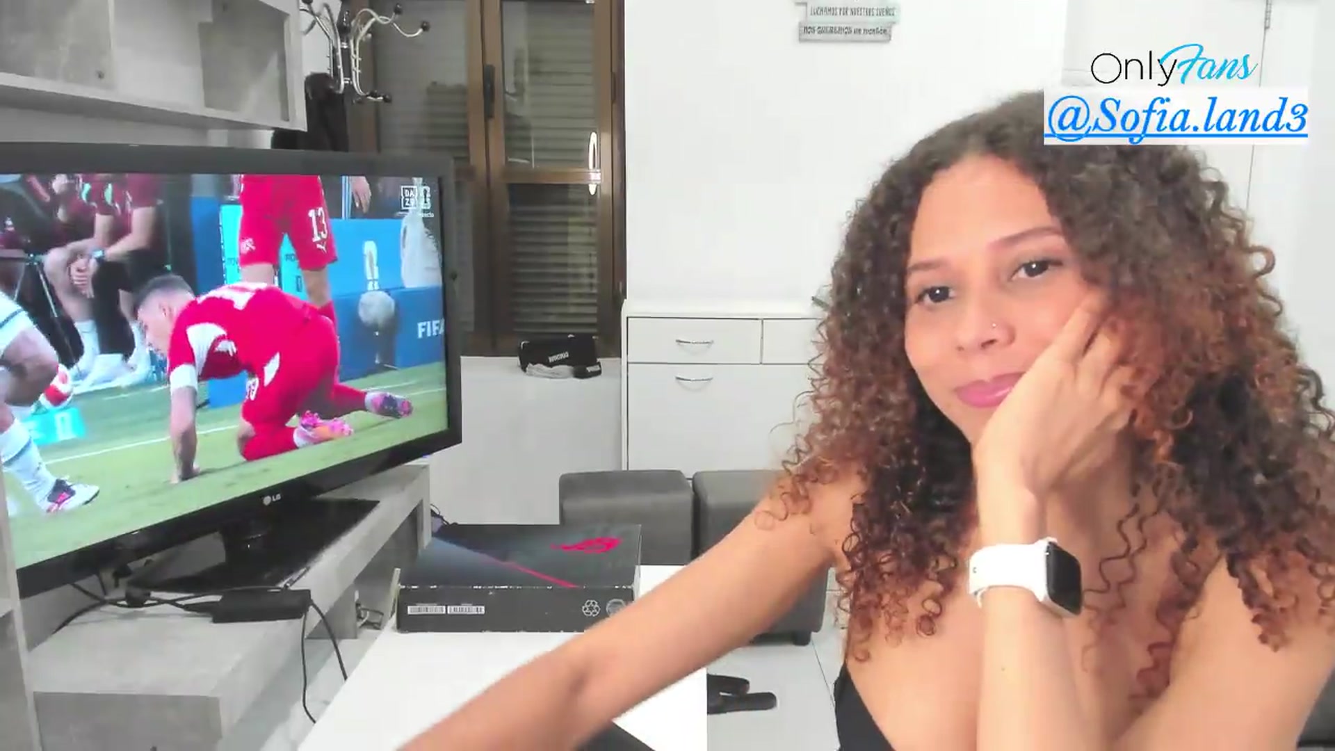 Gallery image thumbnail from pamela_land's myfreecams stream on, 07/12/2026, 01:30 image 18 of 20