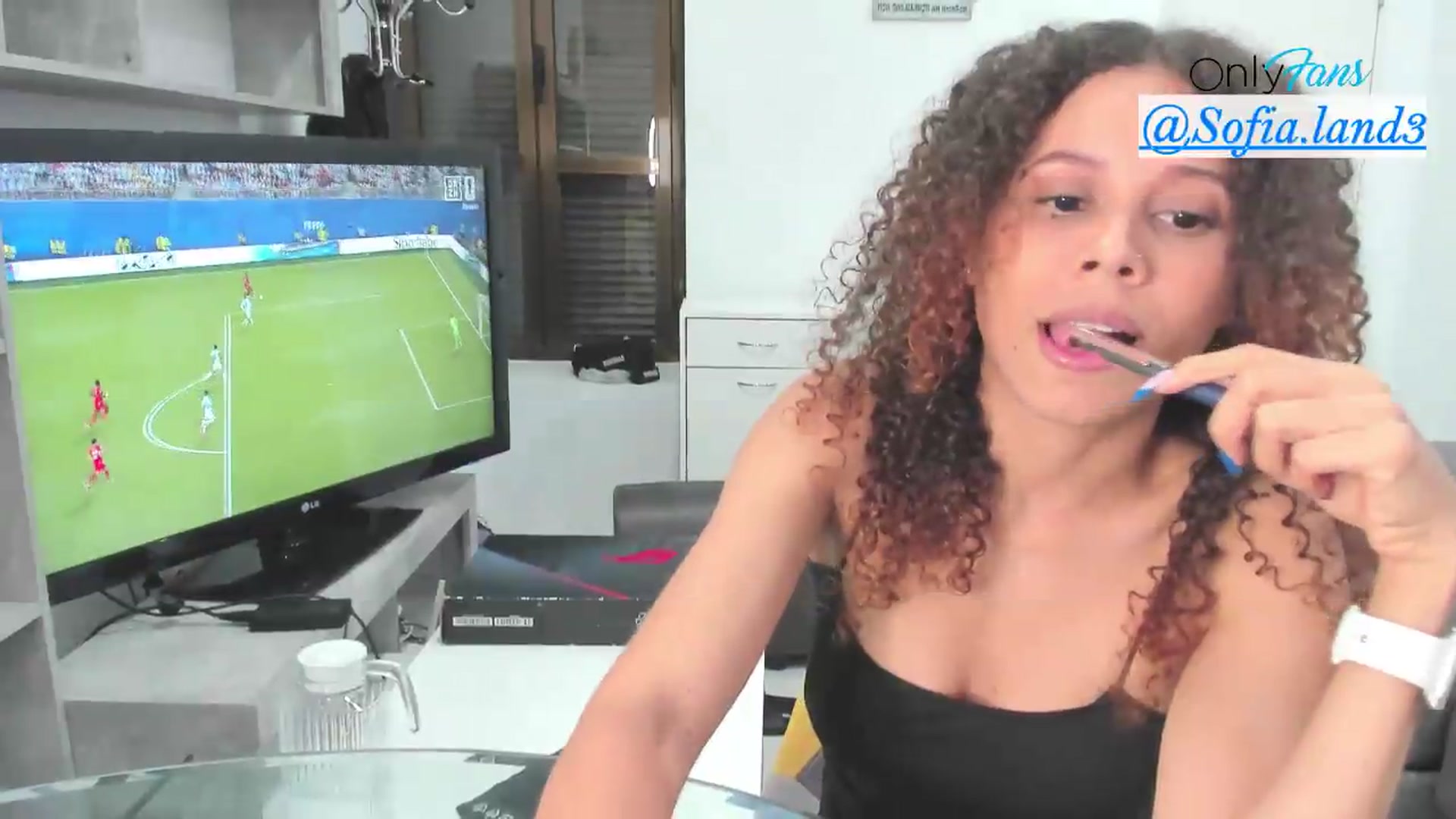 Gallery image thumbnail from pamela_land's myfreecams stream on, 07/12/2026, 03:30 image 9 of 20