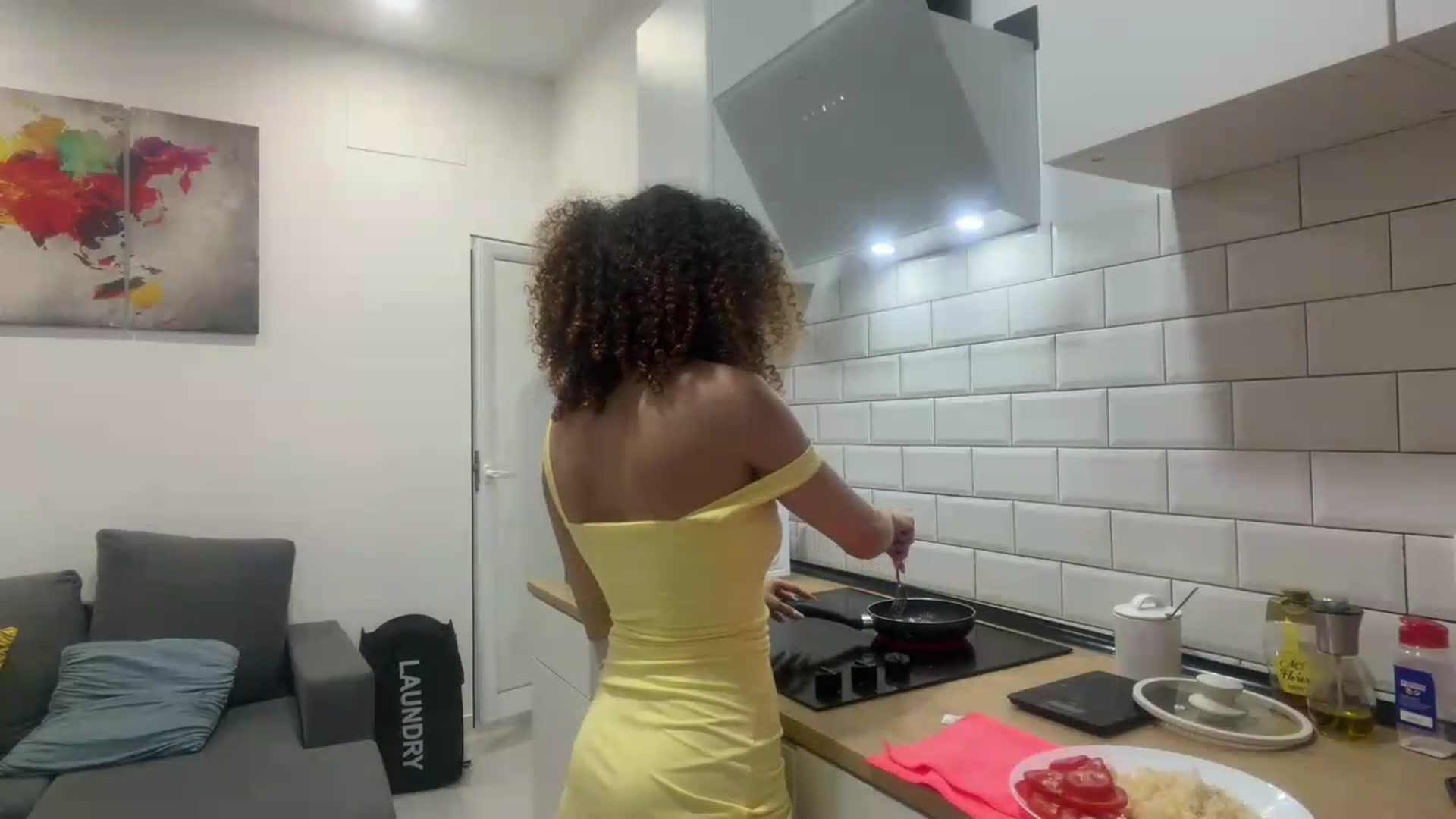 Gallery image thumbnail from pamela_land's myfreecams stream on, 08/15/2026, 23:48 image 17 of 20
