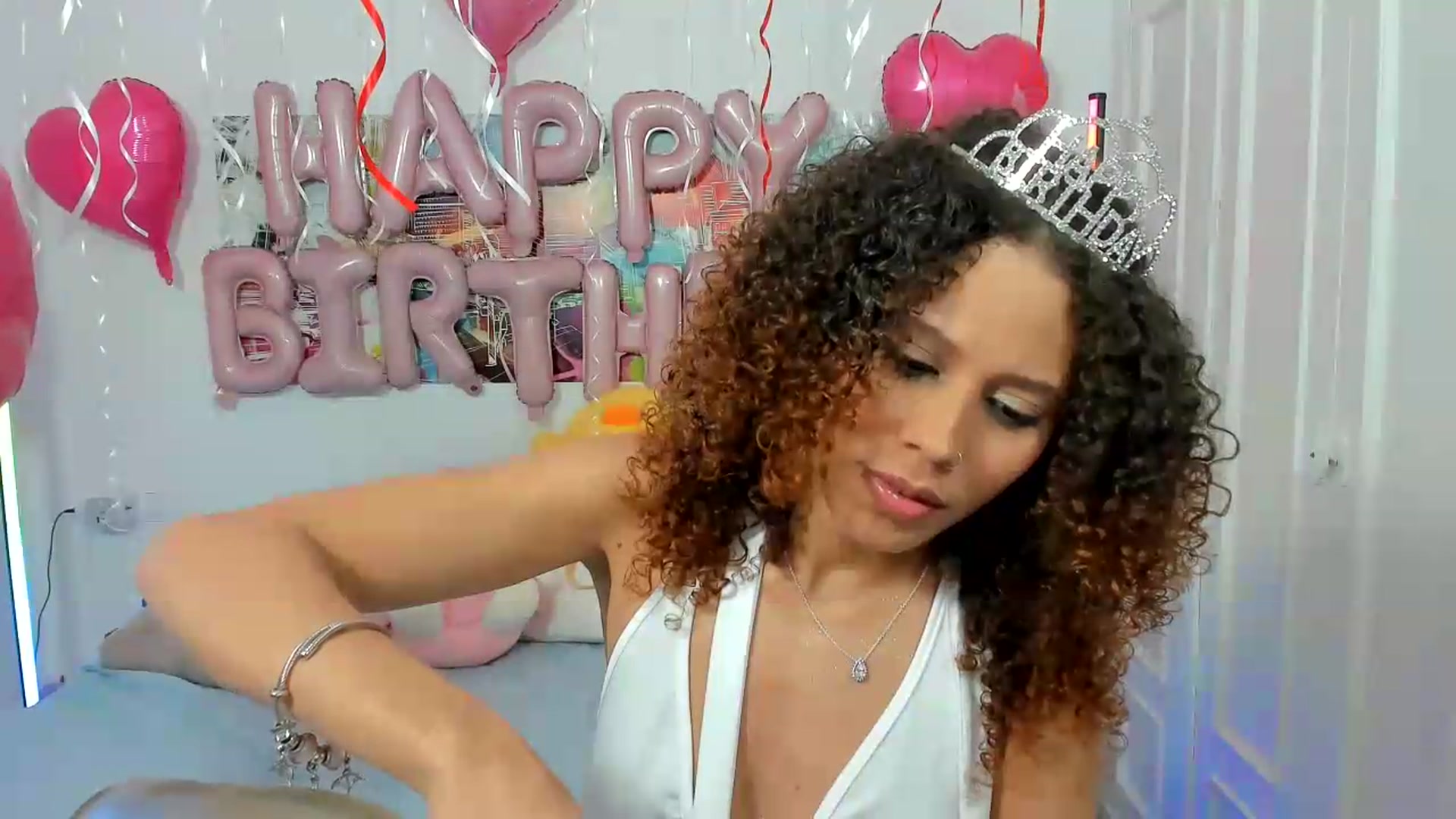 Gallery image thumbnail from pamela_land's myfreecams stream on, 08/31/2026, 05:18 image 15 of 20