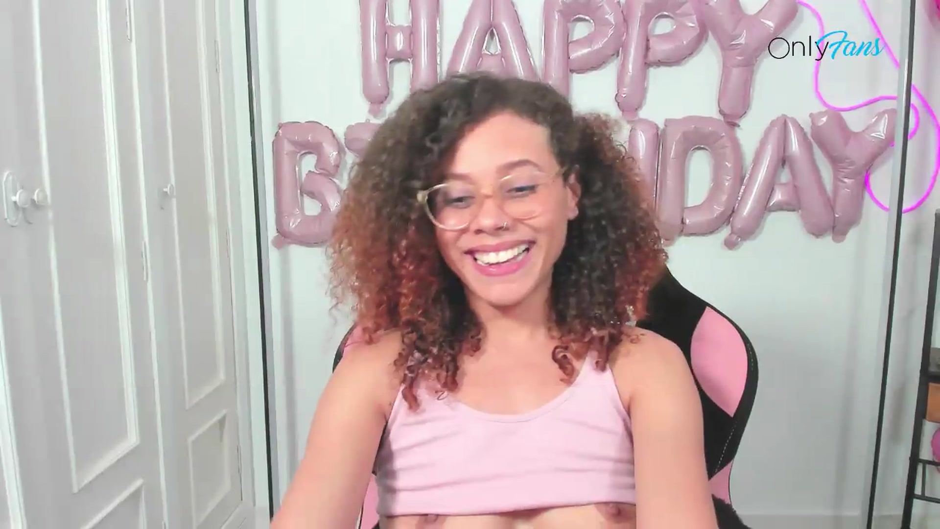 Gallery image thumbnail from pamela_land's myfreecams stream on, 09/12/2026, 08:45 image 18 of 20
