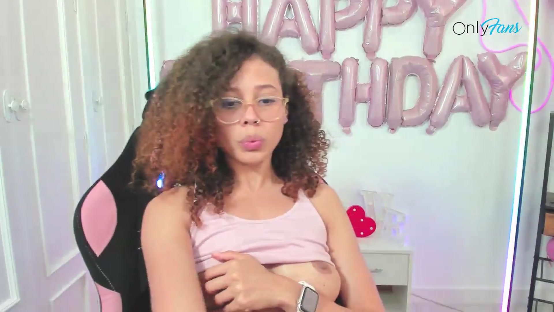 Gallery image thumbnail from pamela_land's myfreecams stream on, 09/12/2026, 08:45 image 11 of 20