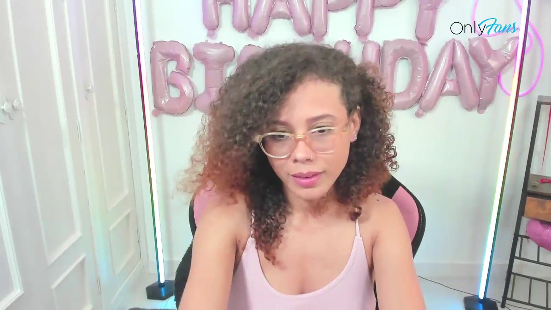 Gallery image thumbnail from pamela_land's myfreecams stream on, 09/12/2026, 08:45 image 5 of 20