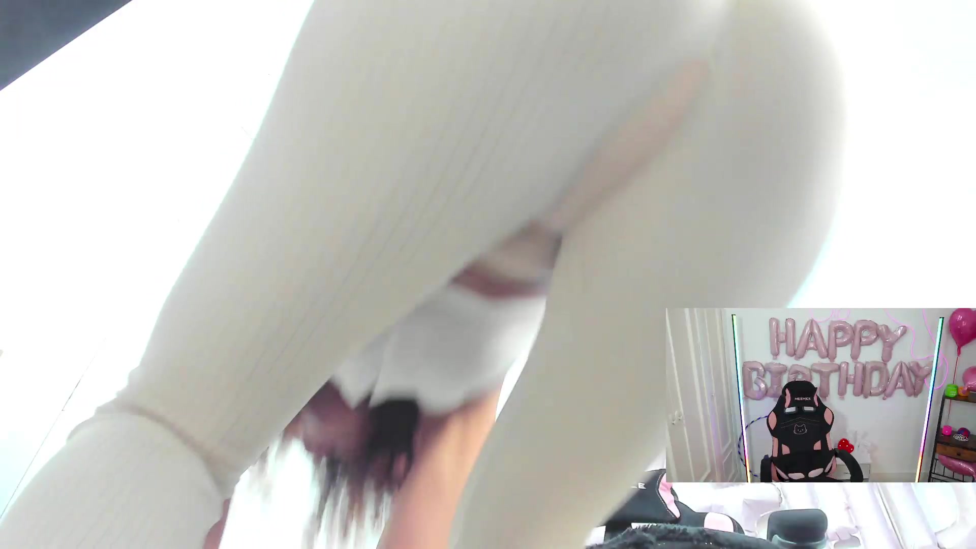 Gallery image thumbnail from pamela_land's myfreecams stream on, 10/04/2026, 24:03 image 18 of 20