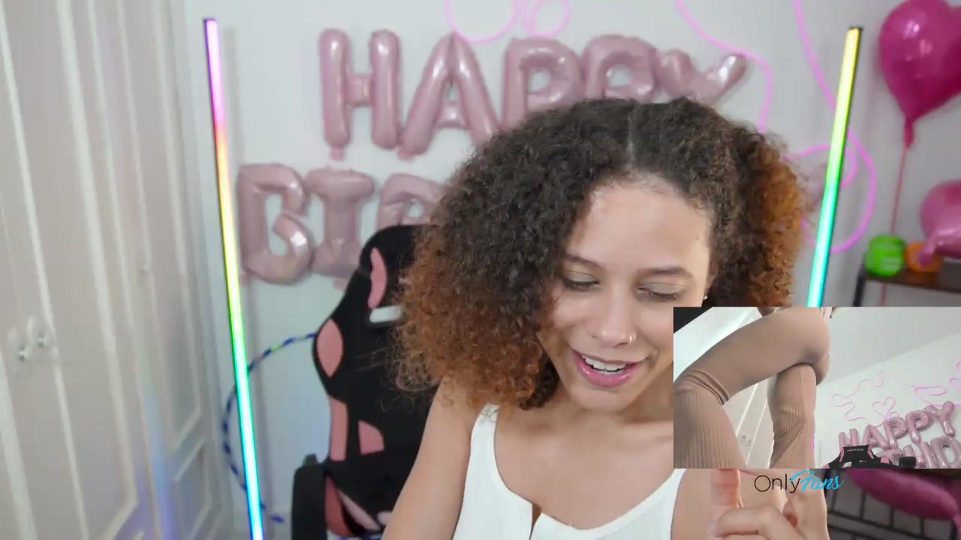 Gallery image thumbnail from pamela_land's myfreecams stream on, 10/04/2026, 24:03 image 10 of 20