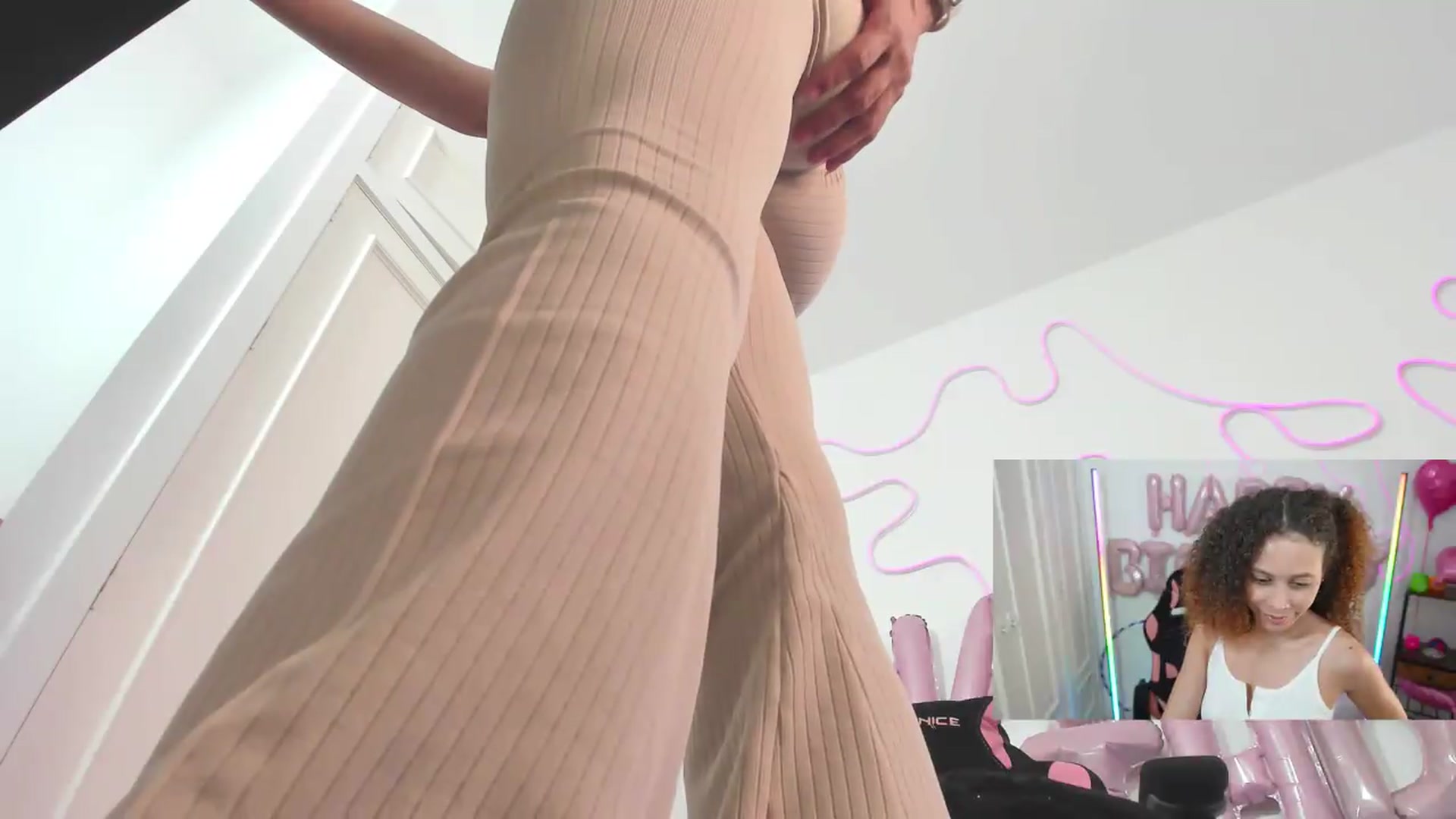 Gallery image thumbnail from pamela_land's myfreecams stream on, 10/04/2026, 24:03 image 6 of 20
